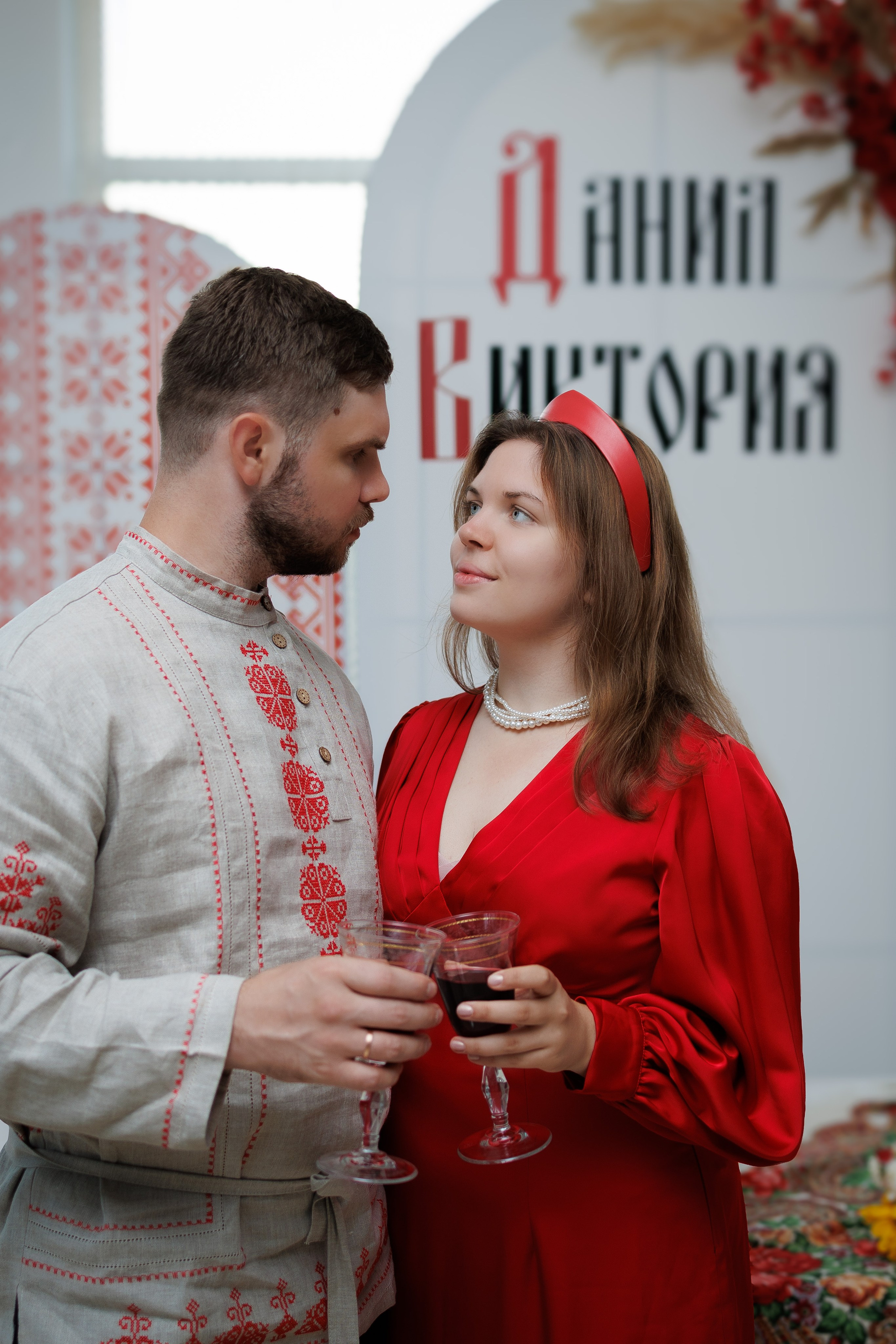 Свадебная фотосессия в Медногорске в старо русском стиле на природе. Фотограф Медногорск Кувандык Оксана Шерехода свадебные, семейные, индивидуальные, школьные фотосессии. Печать фотоальбомов