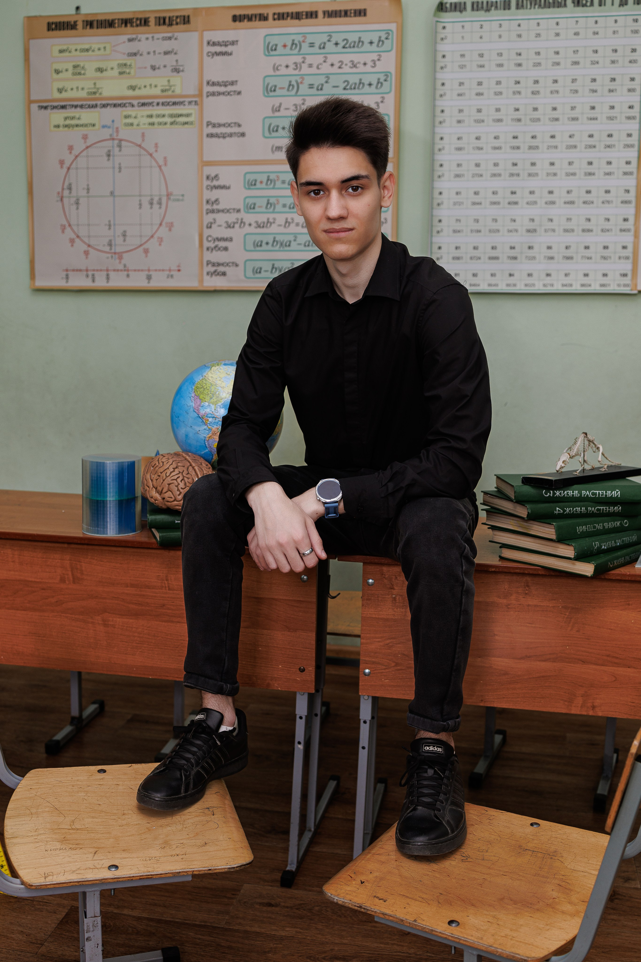 Позы для школьной фотосессии. Фотограф Медногорск Кувандык Оксана Шерехода свадебные, семейные, индивидуальные, школьные фотосессии. Печать фотоальбомов