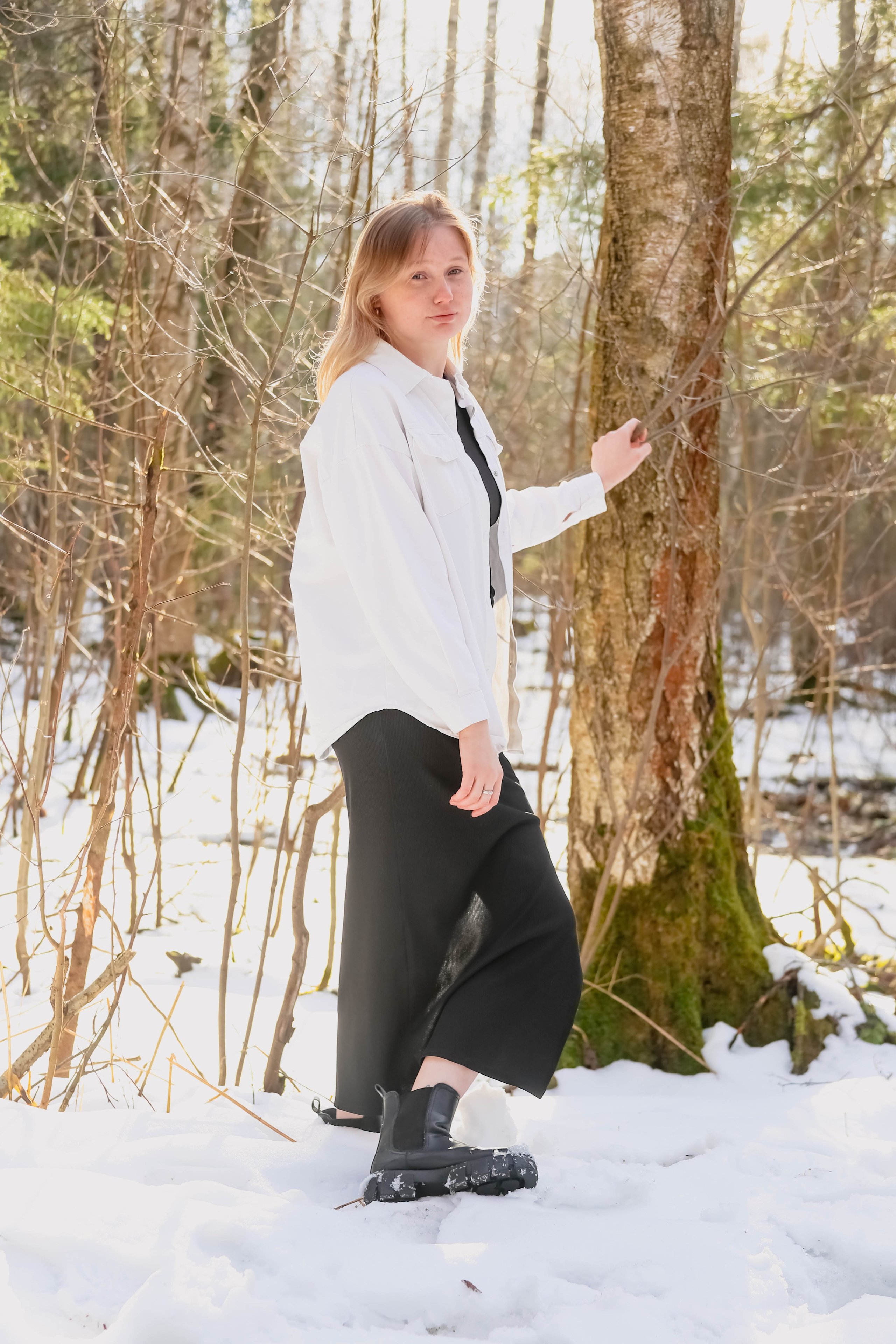 Диана на снегу босиком. Фотограф Пермь. Фотосессия в фотостудии Перми и на свежем воздухе