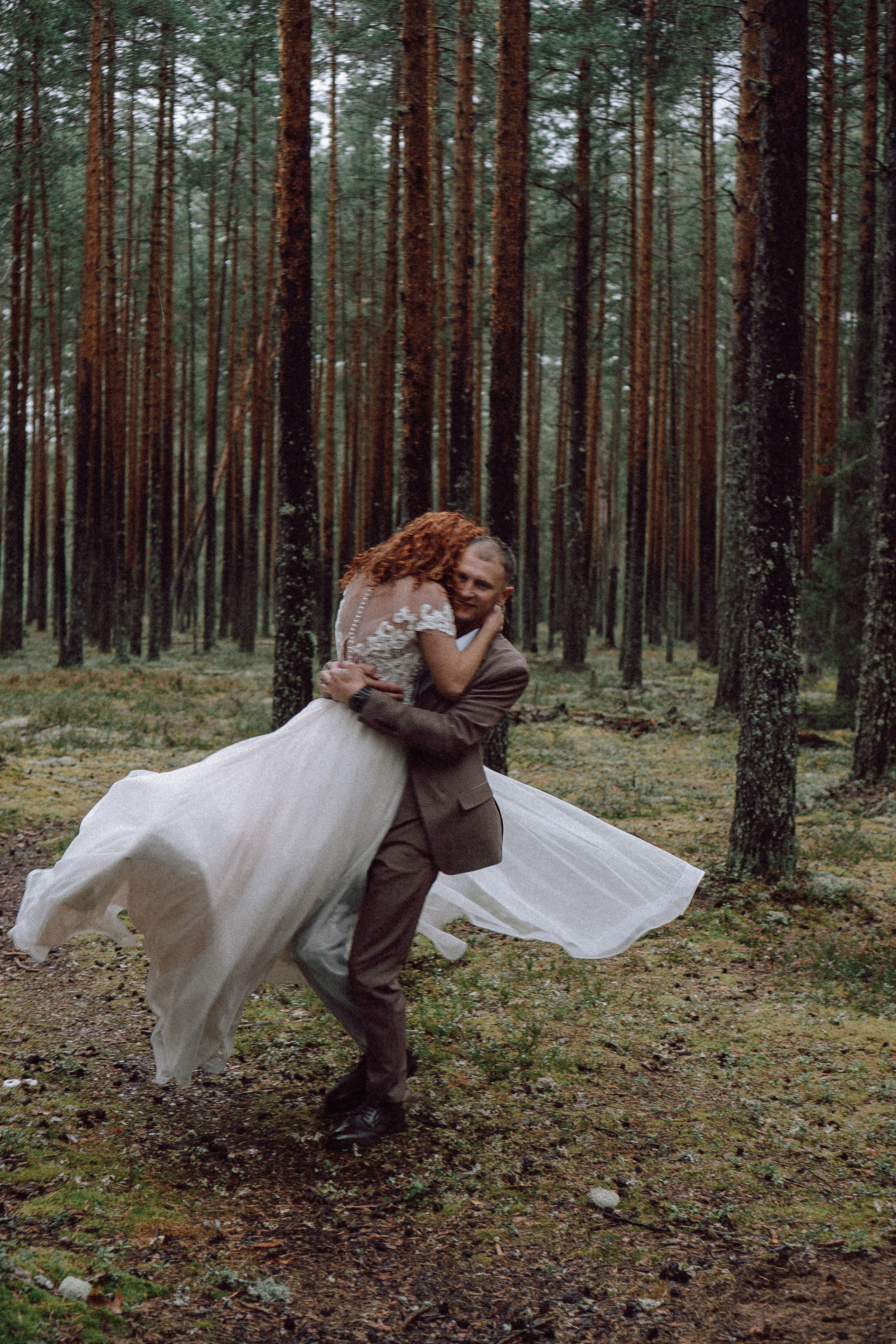 СВАДЕБНАЯ ФОТОСЕССИИЯ ПАРЫ В ГОРОДЕ ПРИОЗЕРСК В СОСНОВОМ ЛЕСУ И С ПИКАПОМ. Профессиональный фотограф, Санкт-Петербург — Виктория Богомолова