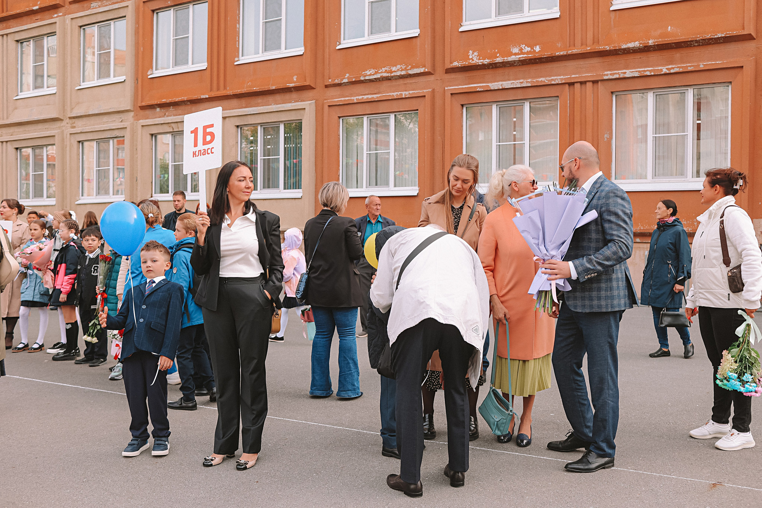 1 сентября линейка+кл час+портреты. Семейный фотограф Тюмень, фотограф на роды Салмина Мария