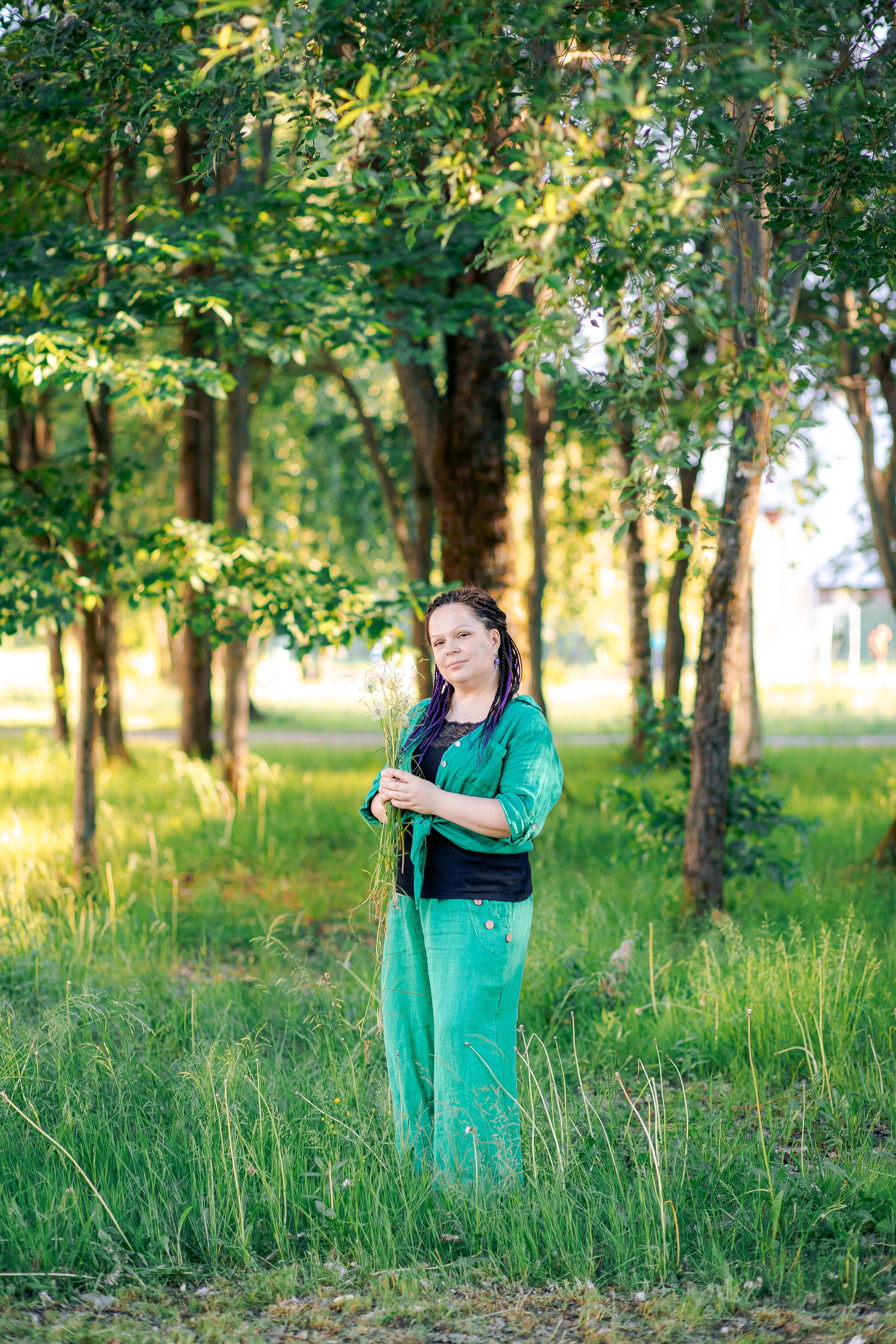 Прогулочная фотосессия мамы и дочки в период цветения в парке. Фотограф в Санкт-Петербурге, Анна Скворцова