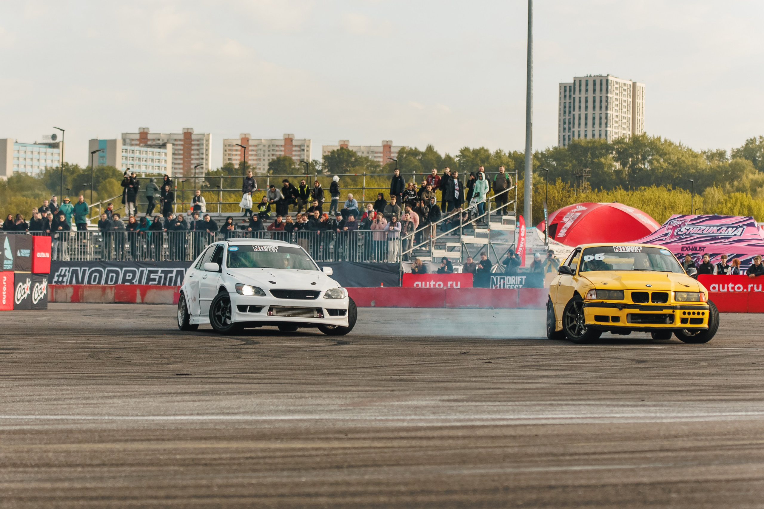 Выставка и дрифт машин. Репортажный фотограф. Москва. Алина Ланская