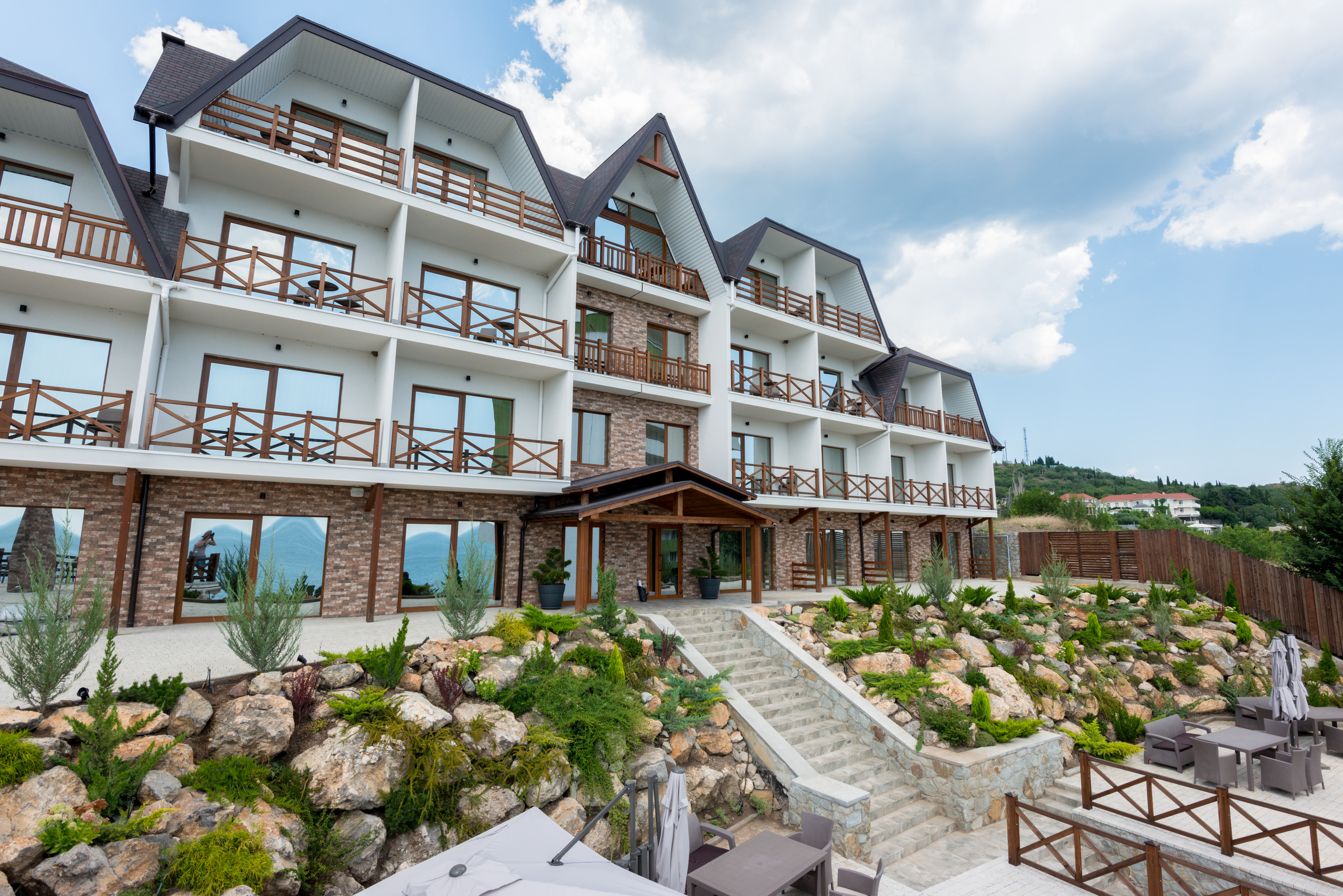 SkyCliff Hotel - Recreación. Photographer Aleksandr Rybintsev