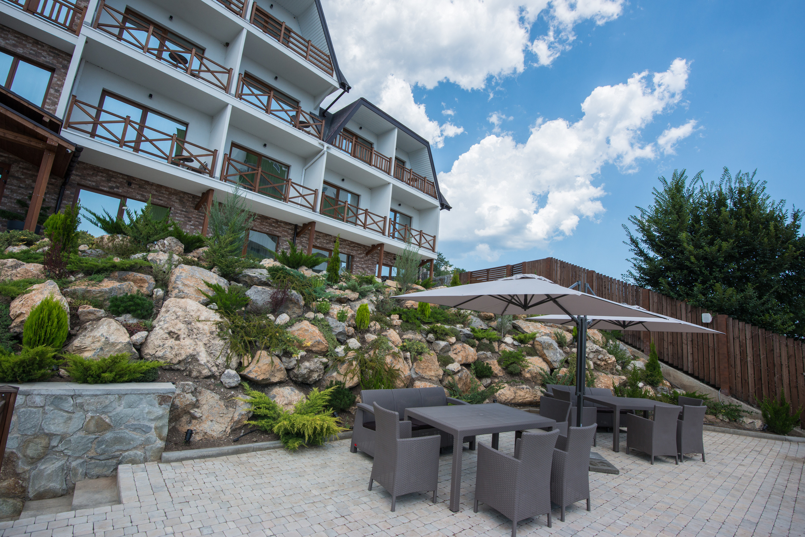 SkyCliff Hotel - Recreación. Photographer Aleksandr Rybintsev