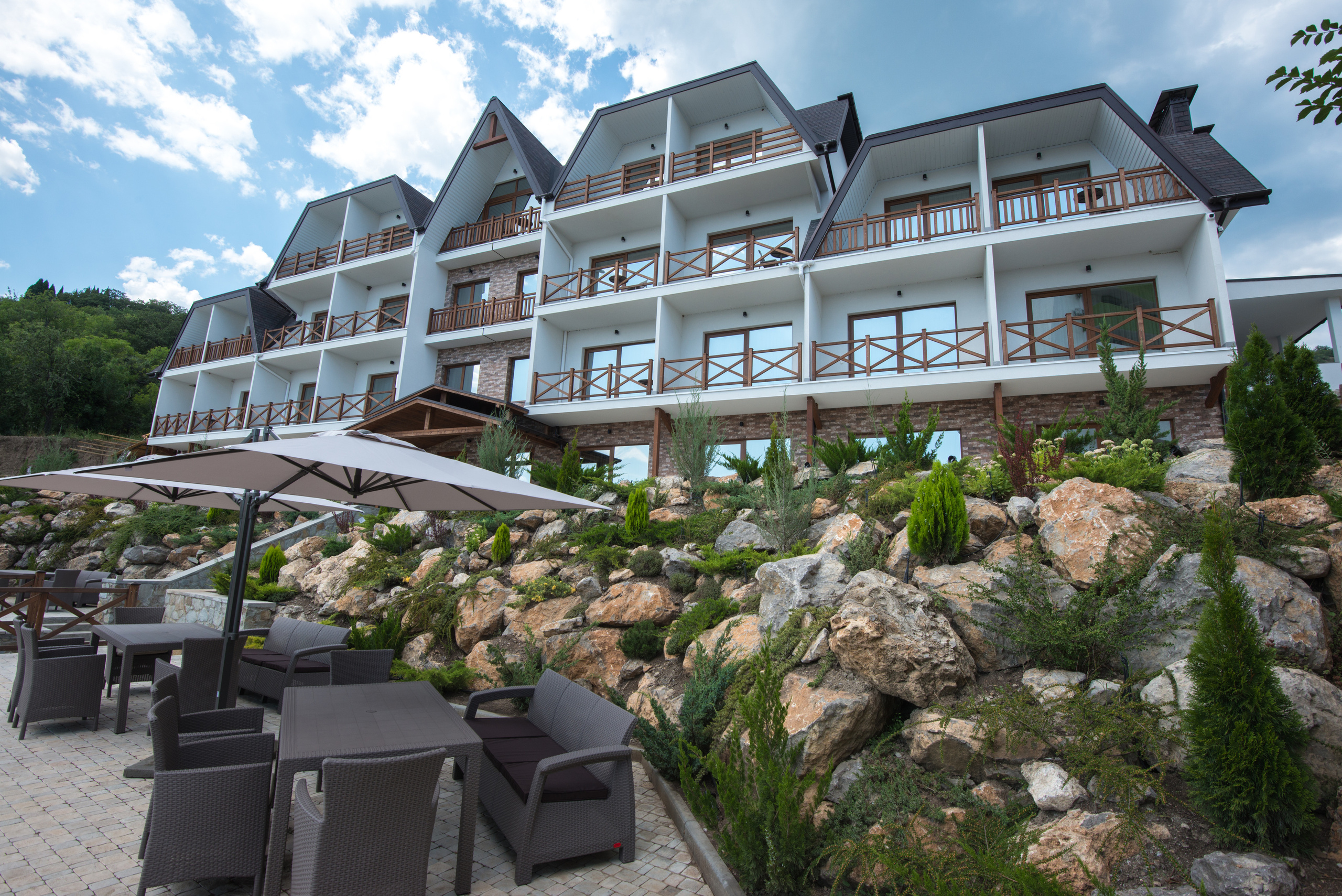 SkyCliff Hotel - Recreación. Photographer Aleksandr Rybintsev