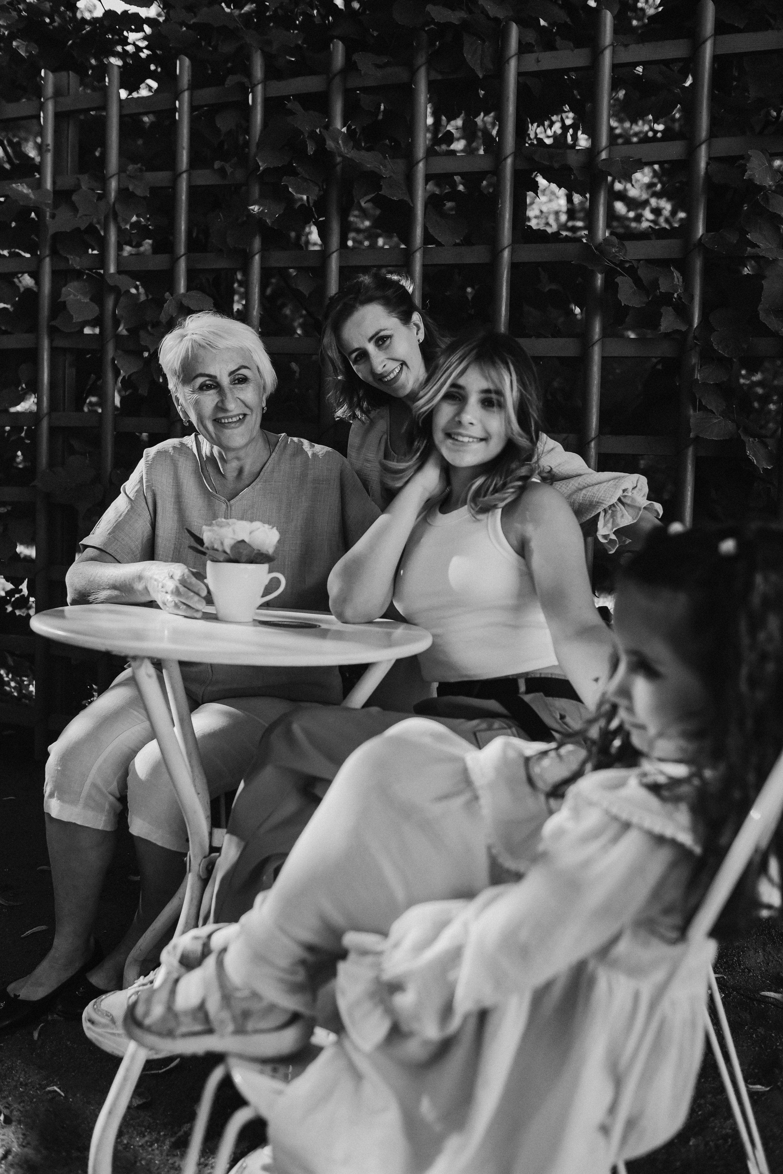 Фотосессия в Летнем саду. Анна, Татьяна, Злата и Эвелина. Семейный и свадебный фотограф в Санкт-Петербурге Яна