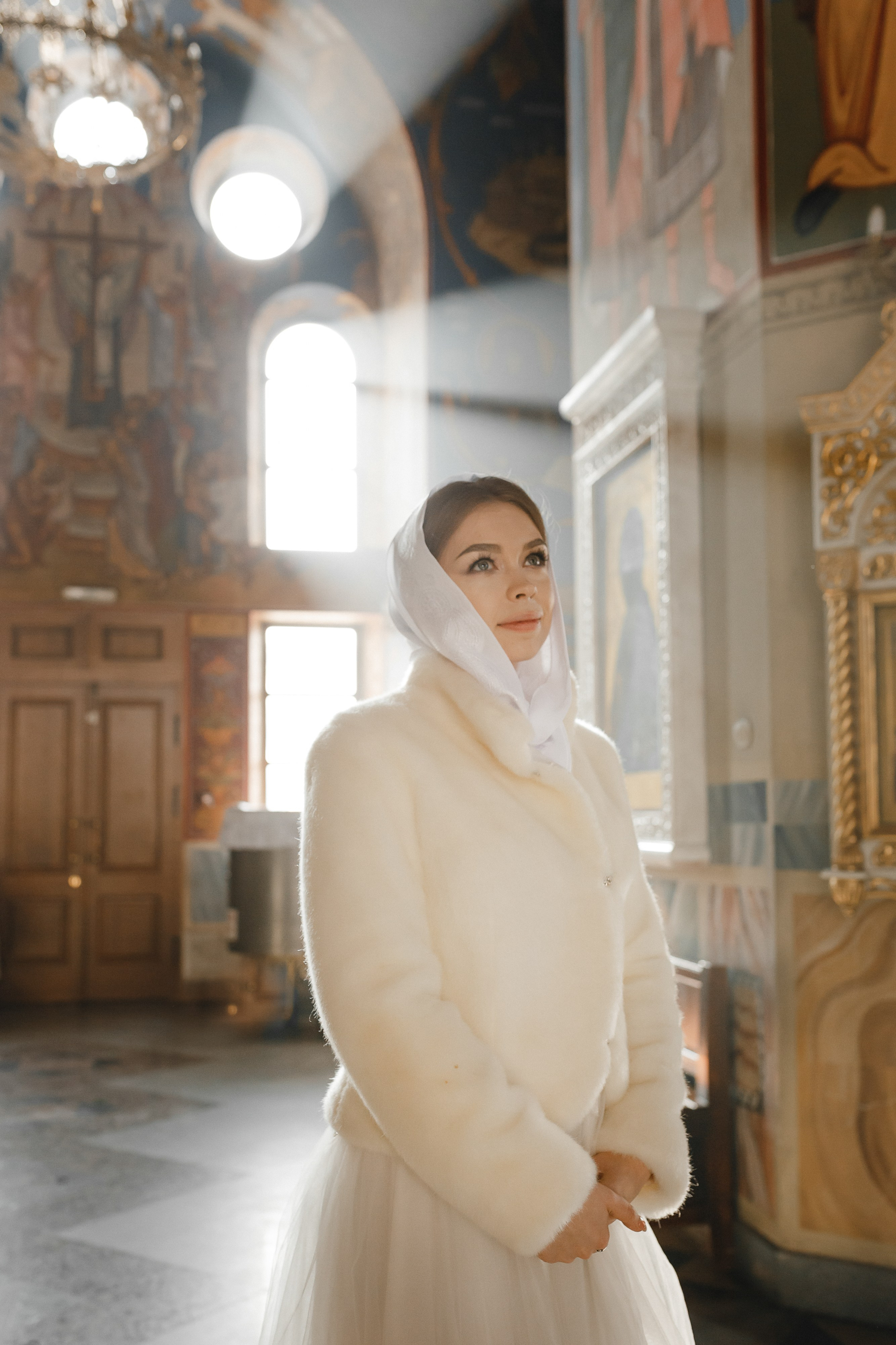 Профессиональный фотограф на таинство венчания в Москве и Московской области. Свадебный фотограф в Москве Мария Крош