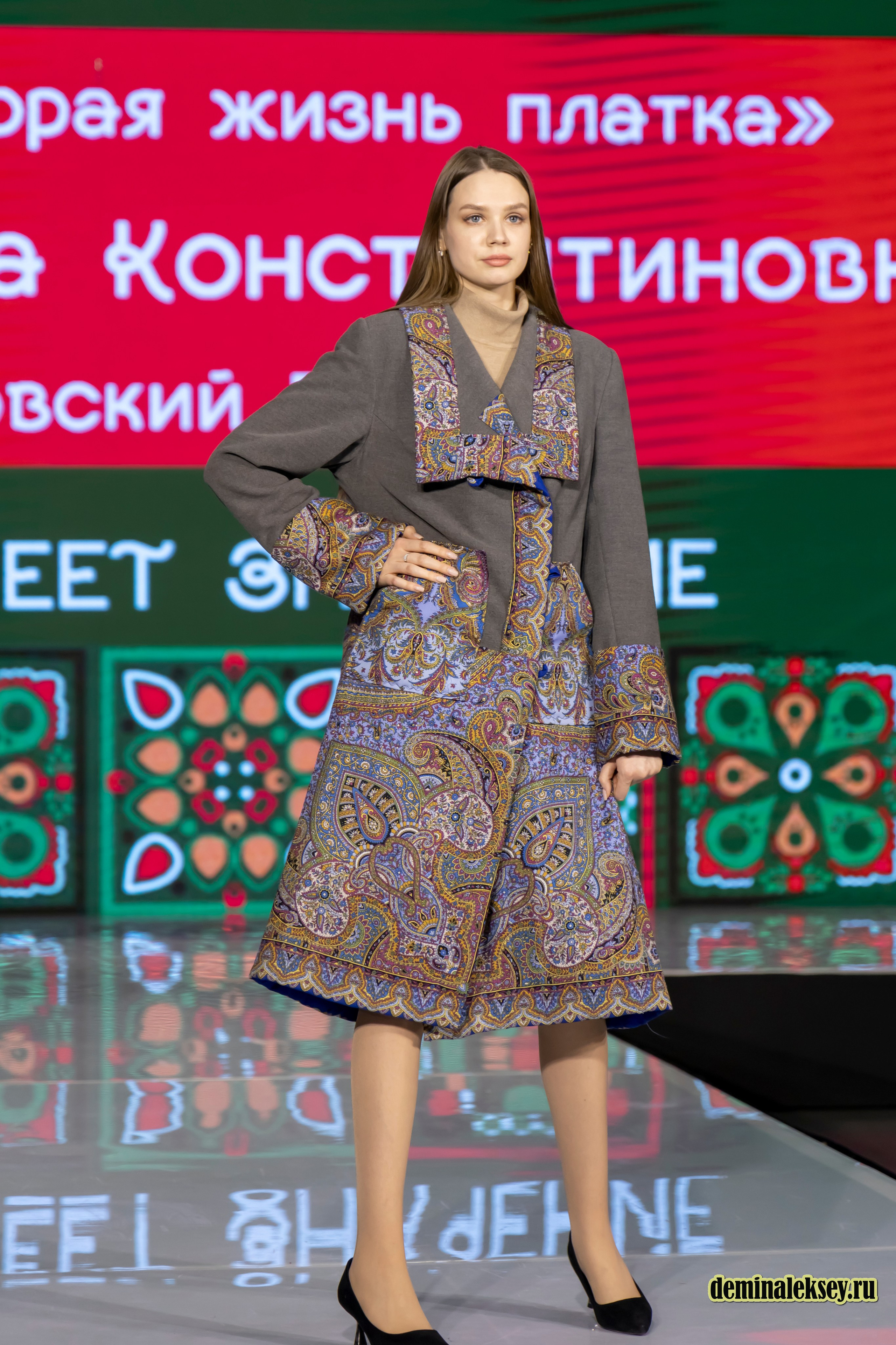 Показ бренда Павловский Посад на выставке Уникальная Россия 2025. Репортажный, семейный и студийный фотограф в Москве Демин Алексей