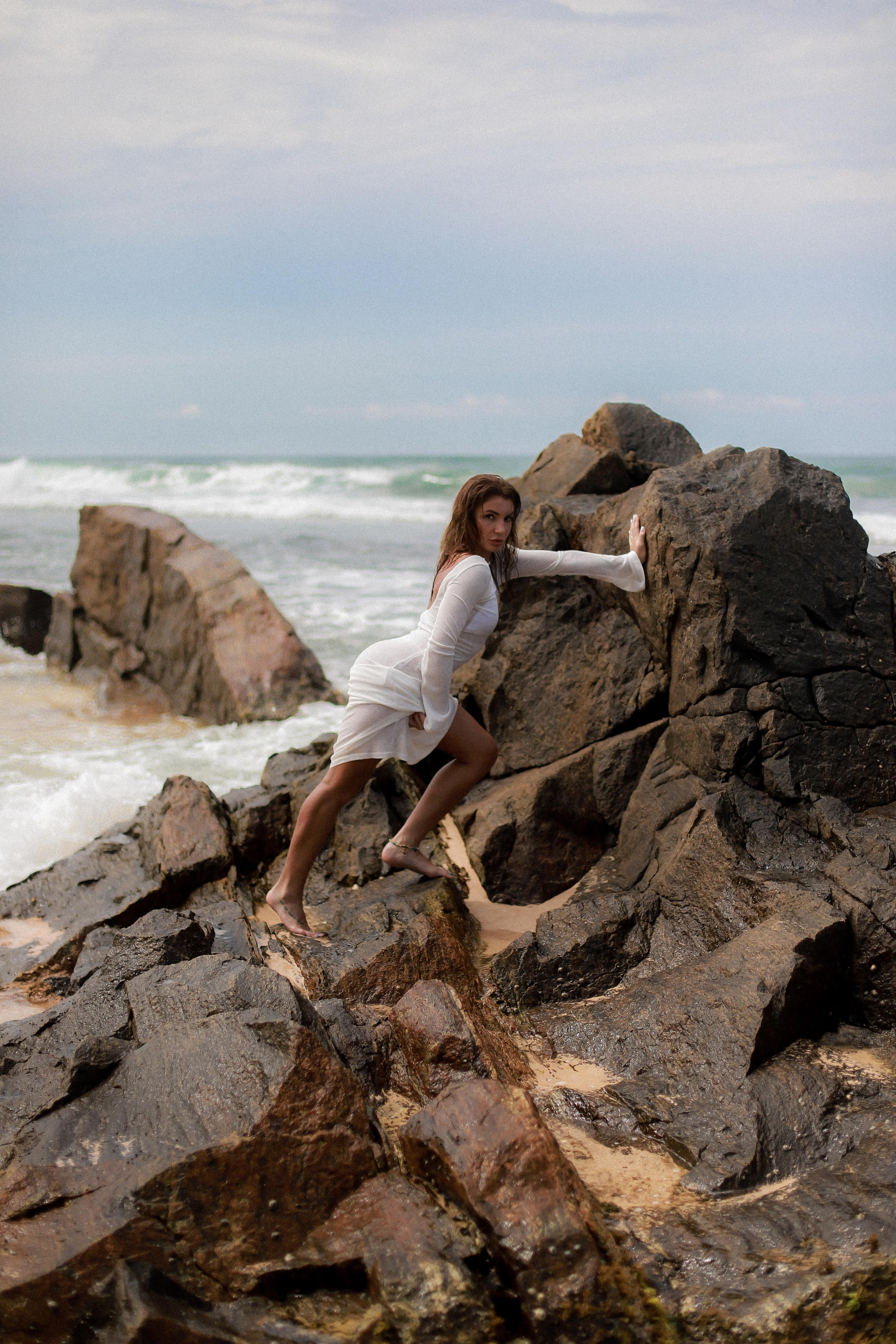 Эстетичные кадры на пляже Coconut Beach: девушка в тропическом раю | Фотосессия на Шри-Ланке. Фотограф на Шри-Ланке