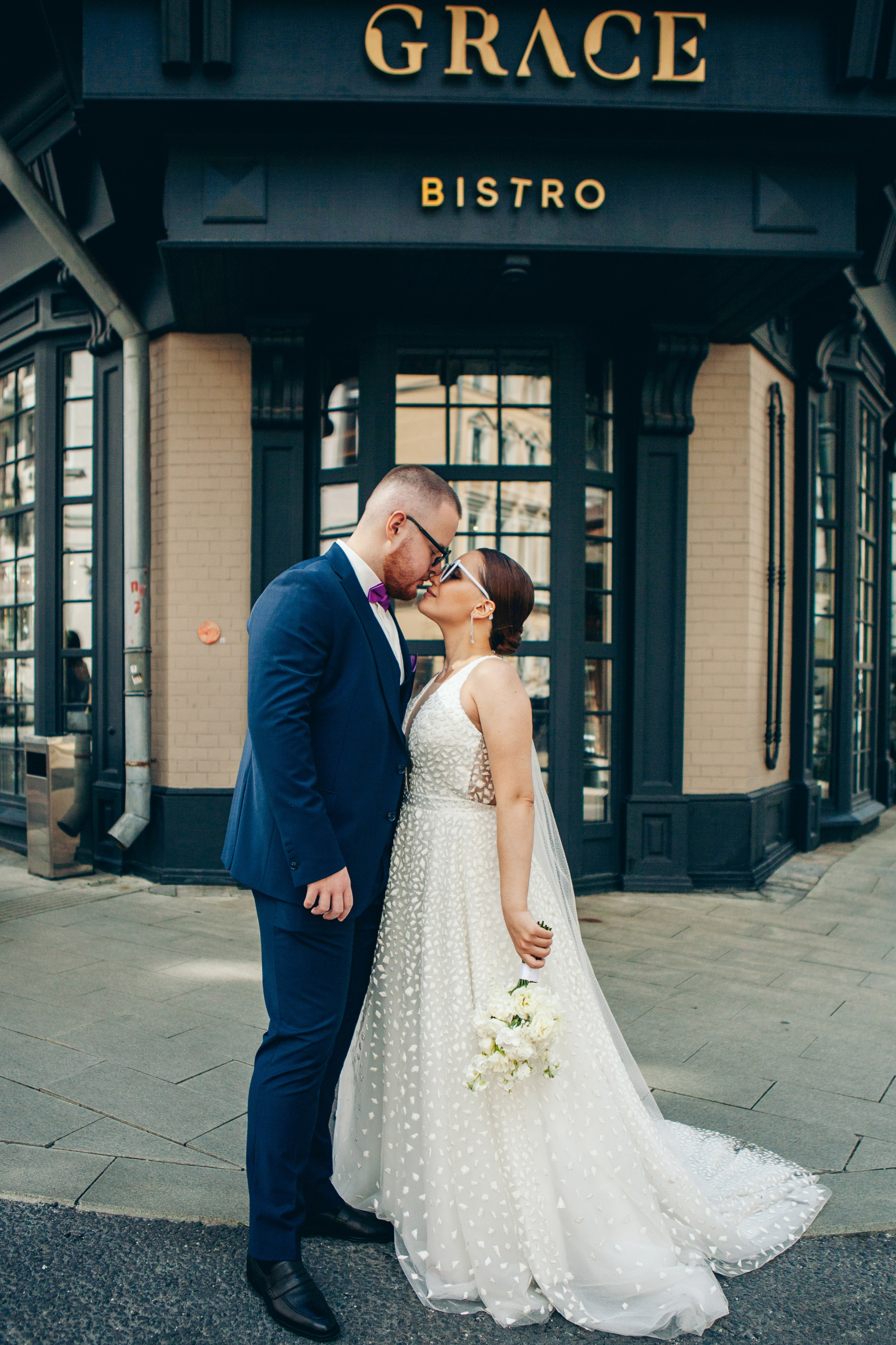 Свадебная фотосессия в отеле hartwell hotel и на патриарших прудах. Фотограф Ольга Ефремова