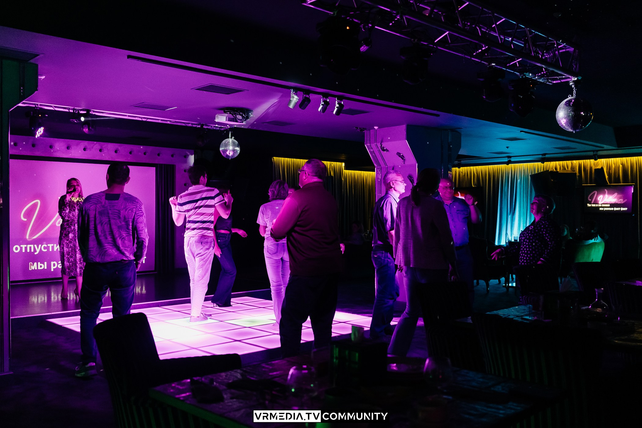 Караоке-бар «Volna»: Музыкальный трамплин в лето