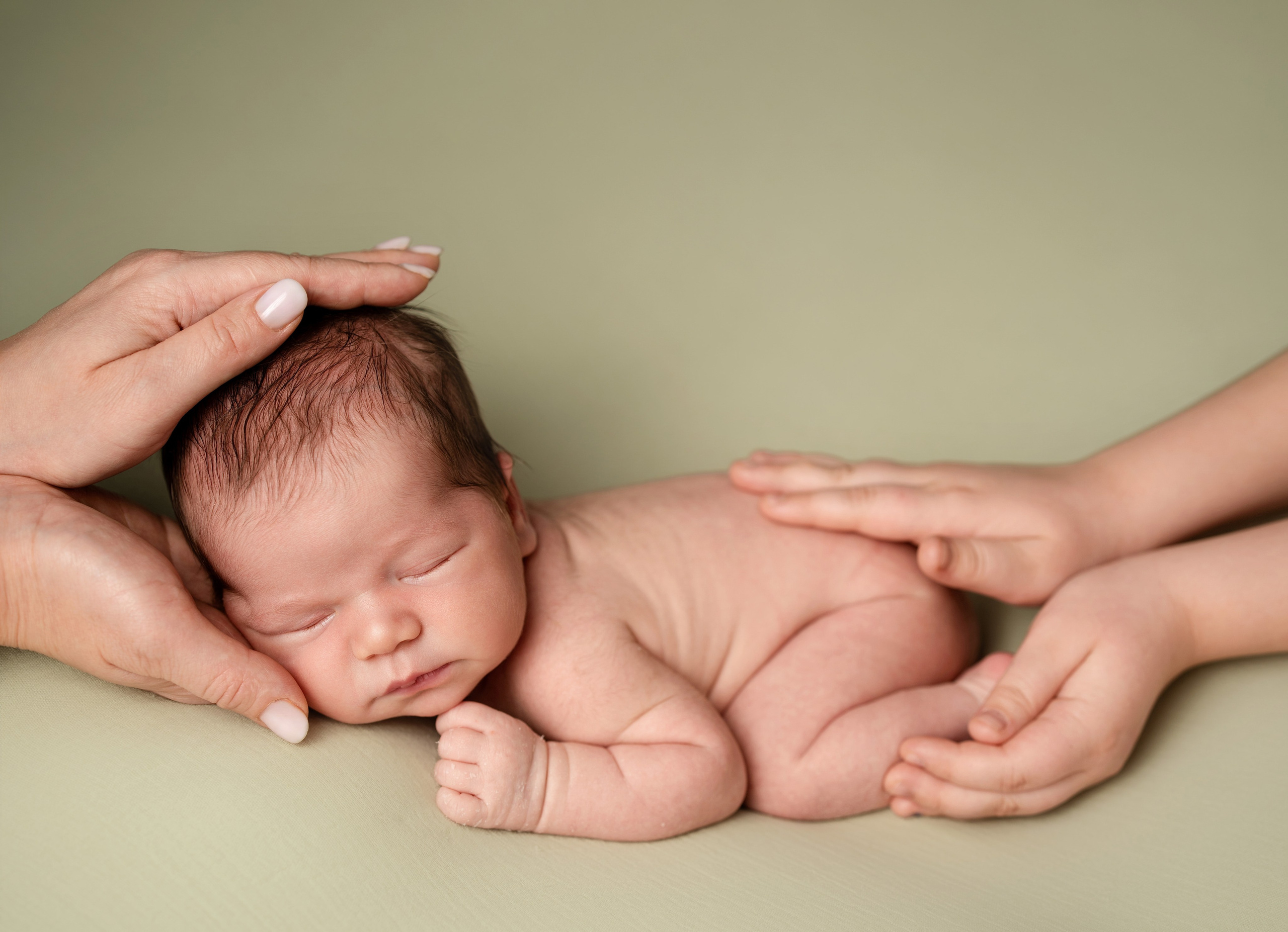 Фотограф новорожденных в Нижнем Новгороде - профессиональная фотосессия для новорожденных, уютные и милые снимки малышей, создание уникальных образов и воспоминаний для родителей. Специалист по детской фотографии предлагает услуги по съемке новорожденных в комфортной обстановке, обеспечивая безопасность и тепло для вашего малыша.