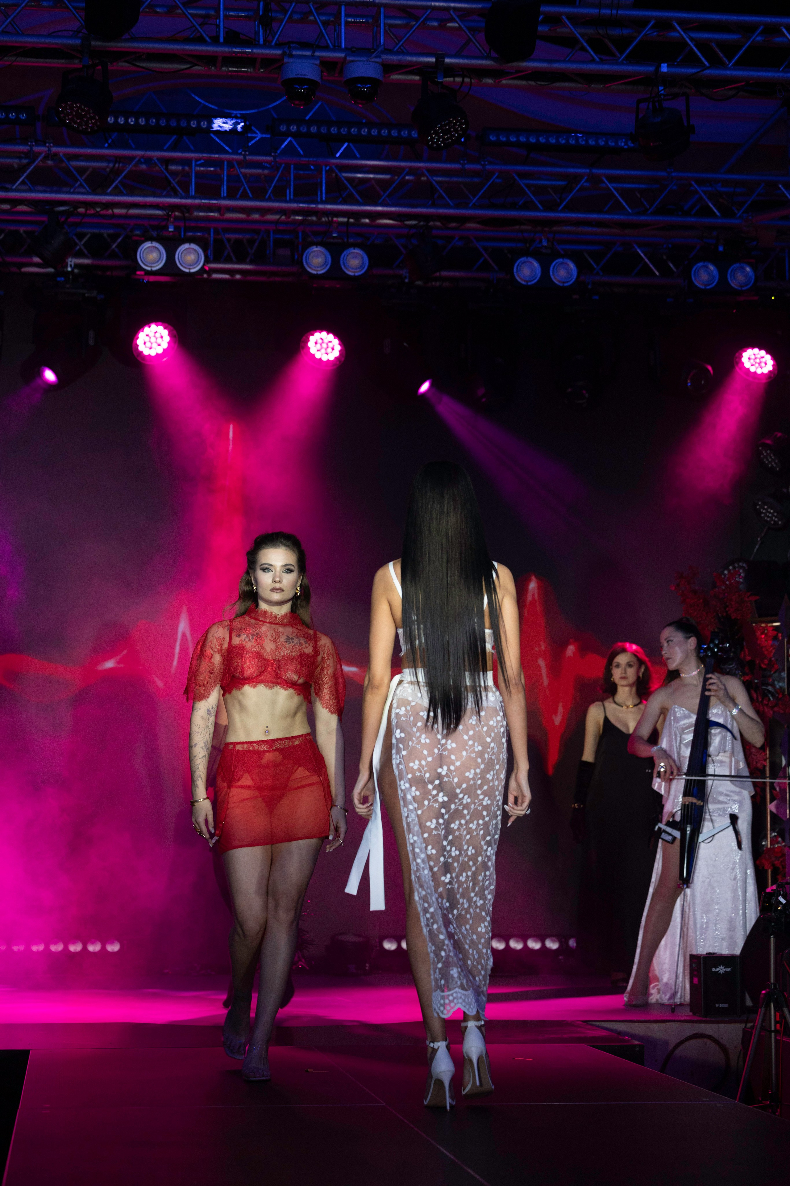 Модный показ «ИСКУШЕНИЕ» Казино Шамбала. Фотограф Olya Posnimay