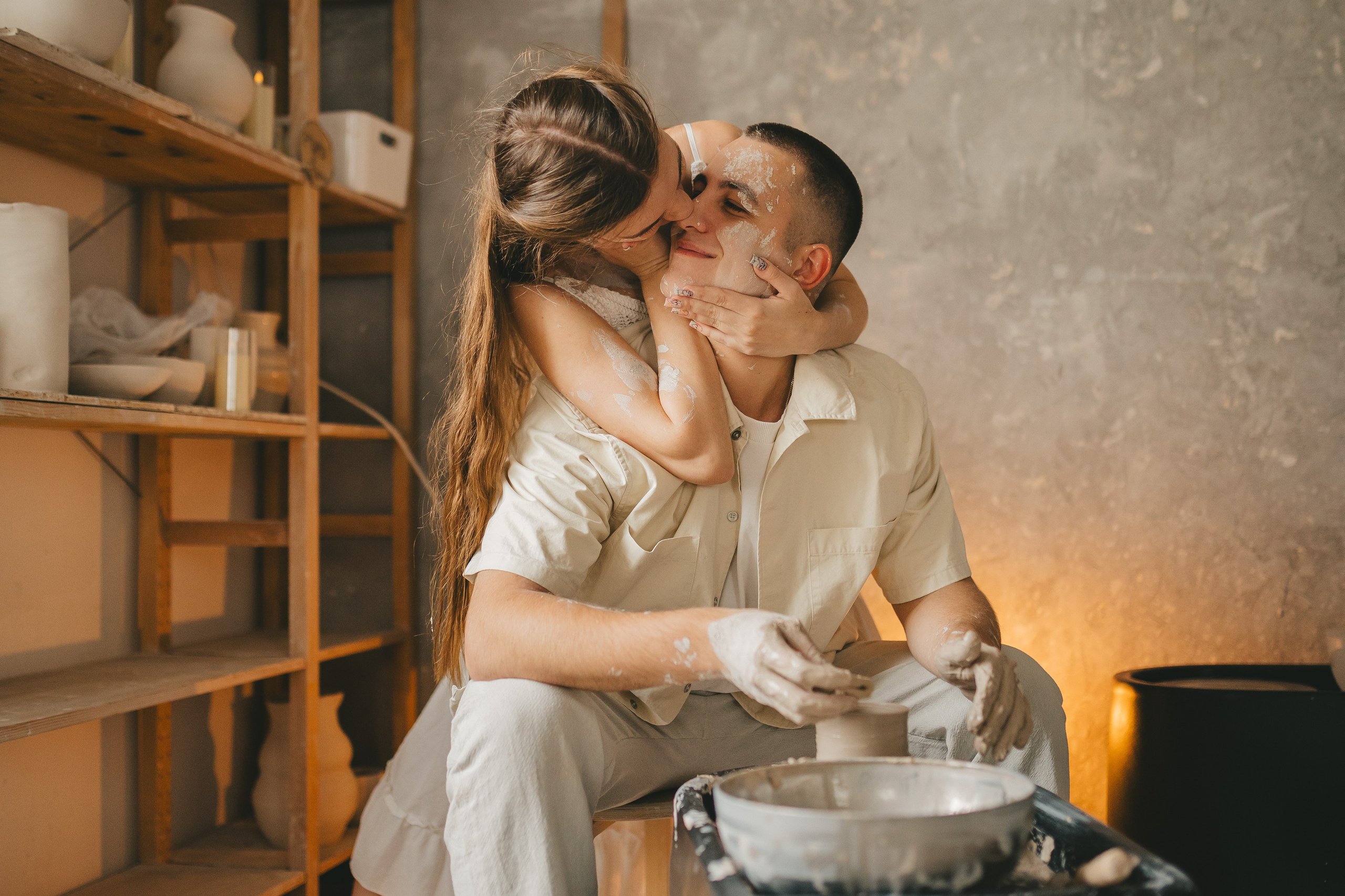 Дима и Даша в гончарной мастерской. Семейный lifestyle фотограф в Санкт-Петербурге Людмила Пахомова