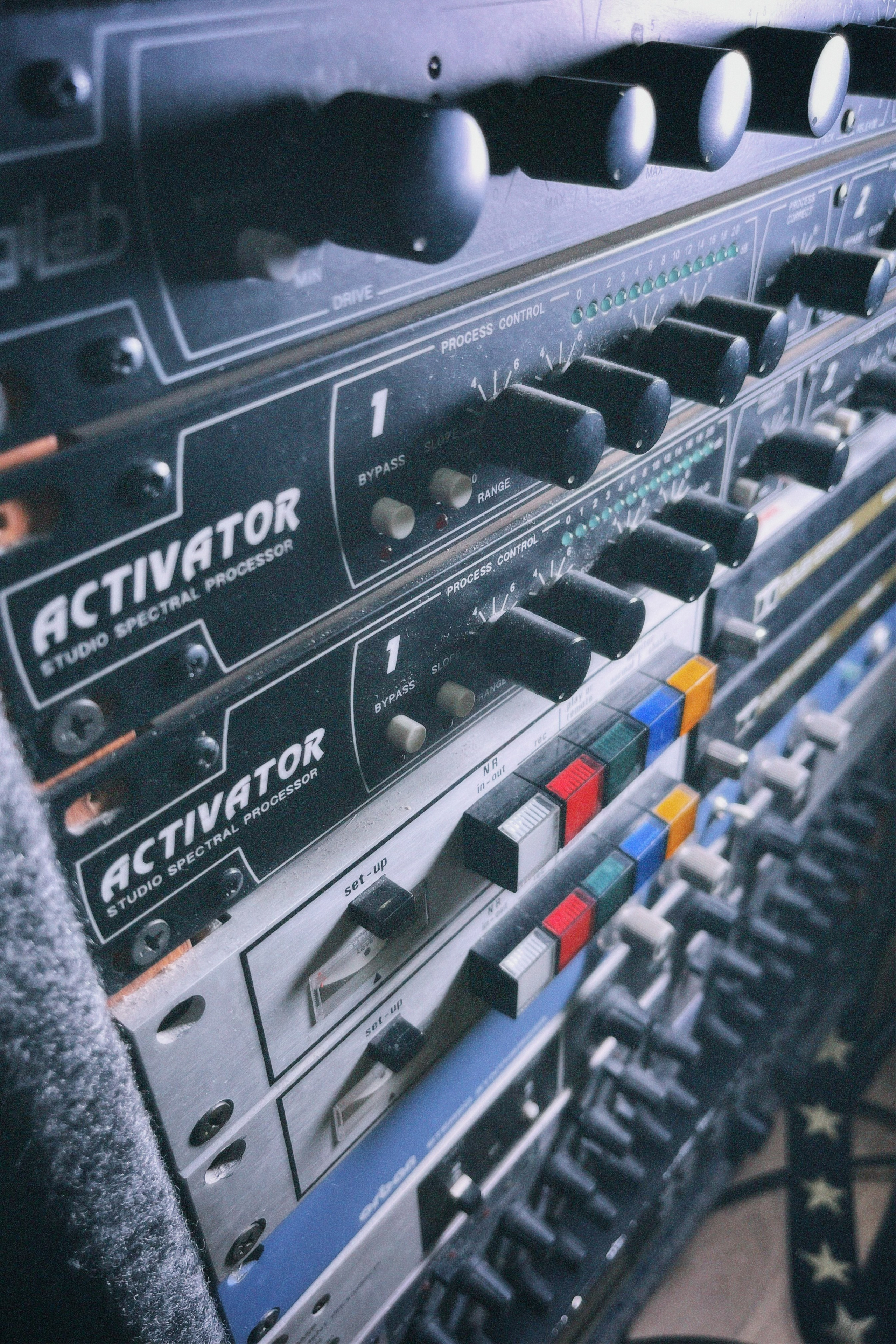 Голова Муэссы — запись гитар в студии Параметрика. Фотография для артистов