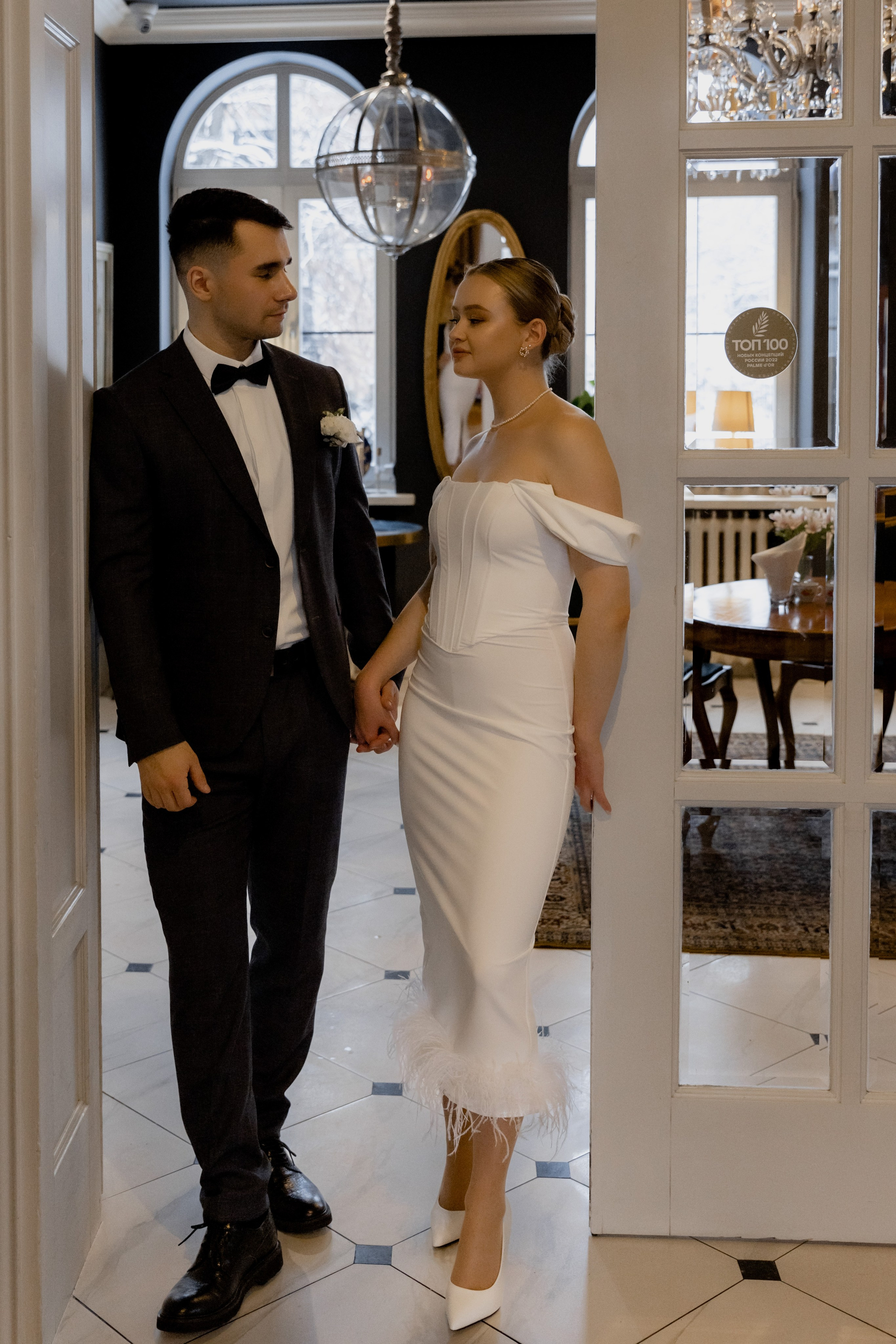 Свадебная фотосессия в отеле Чайковский г. Калининград. Свадебный фотограф Калининград