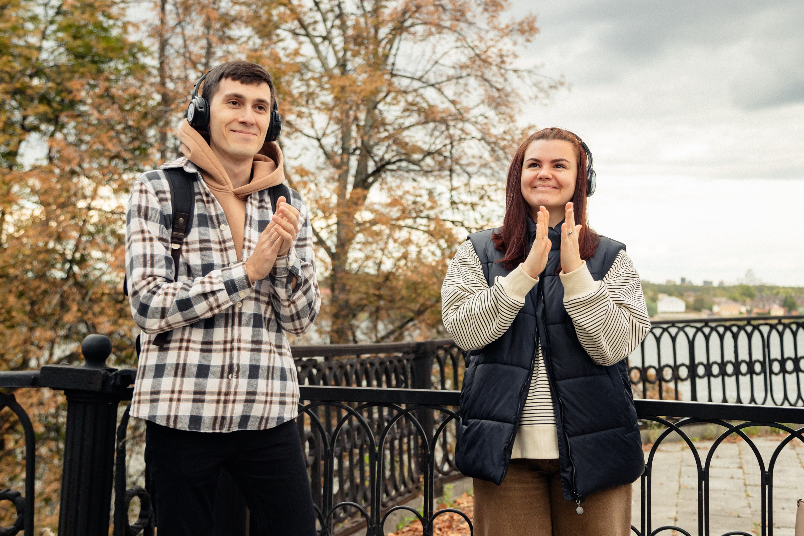 Экскурсия. На каждом снимке всегда два человека: фотограф и зритель