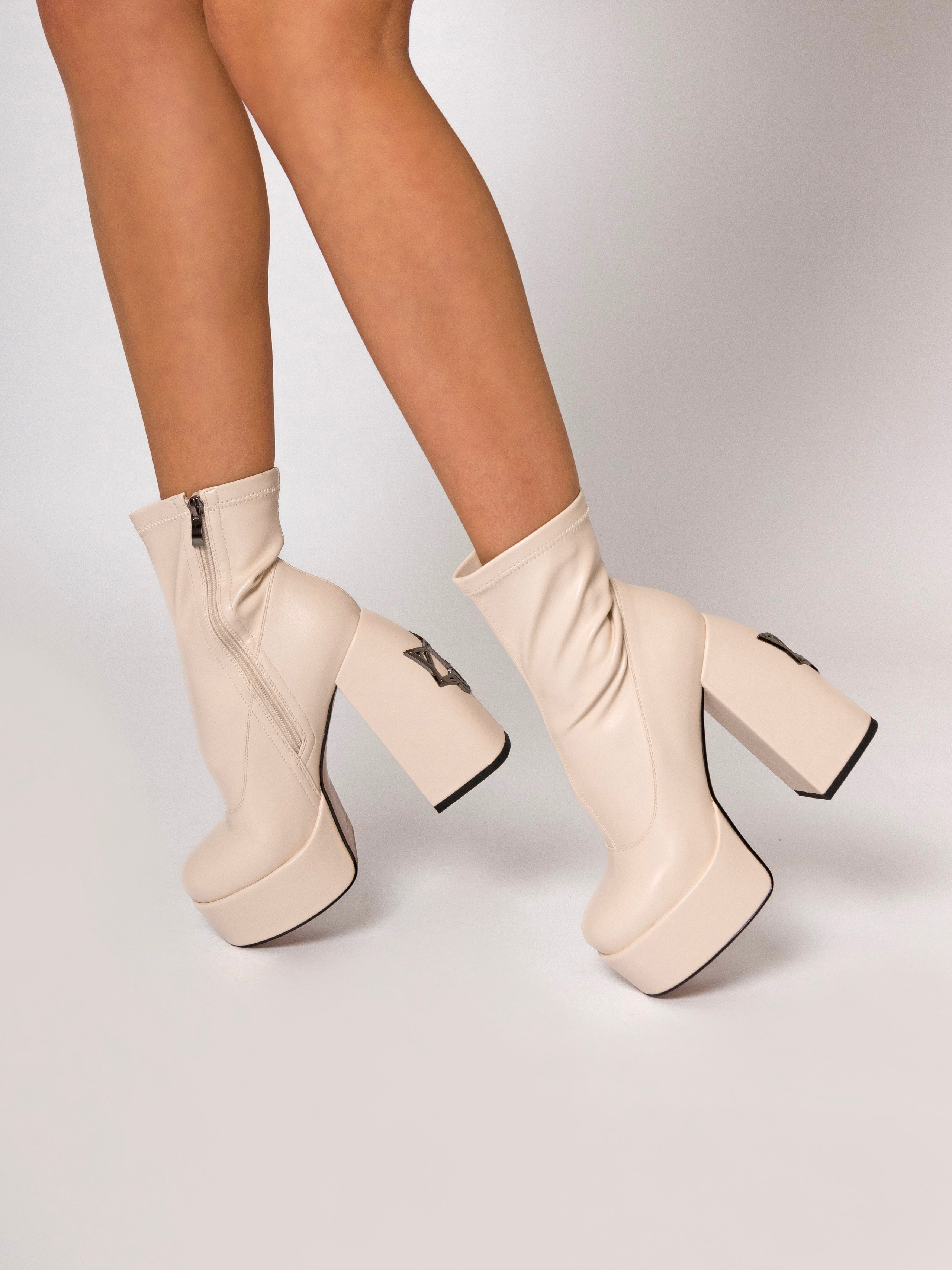 Обувь полусапожки. Фотостудия для Wildberries Ozon