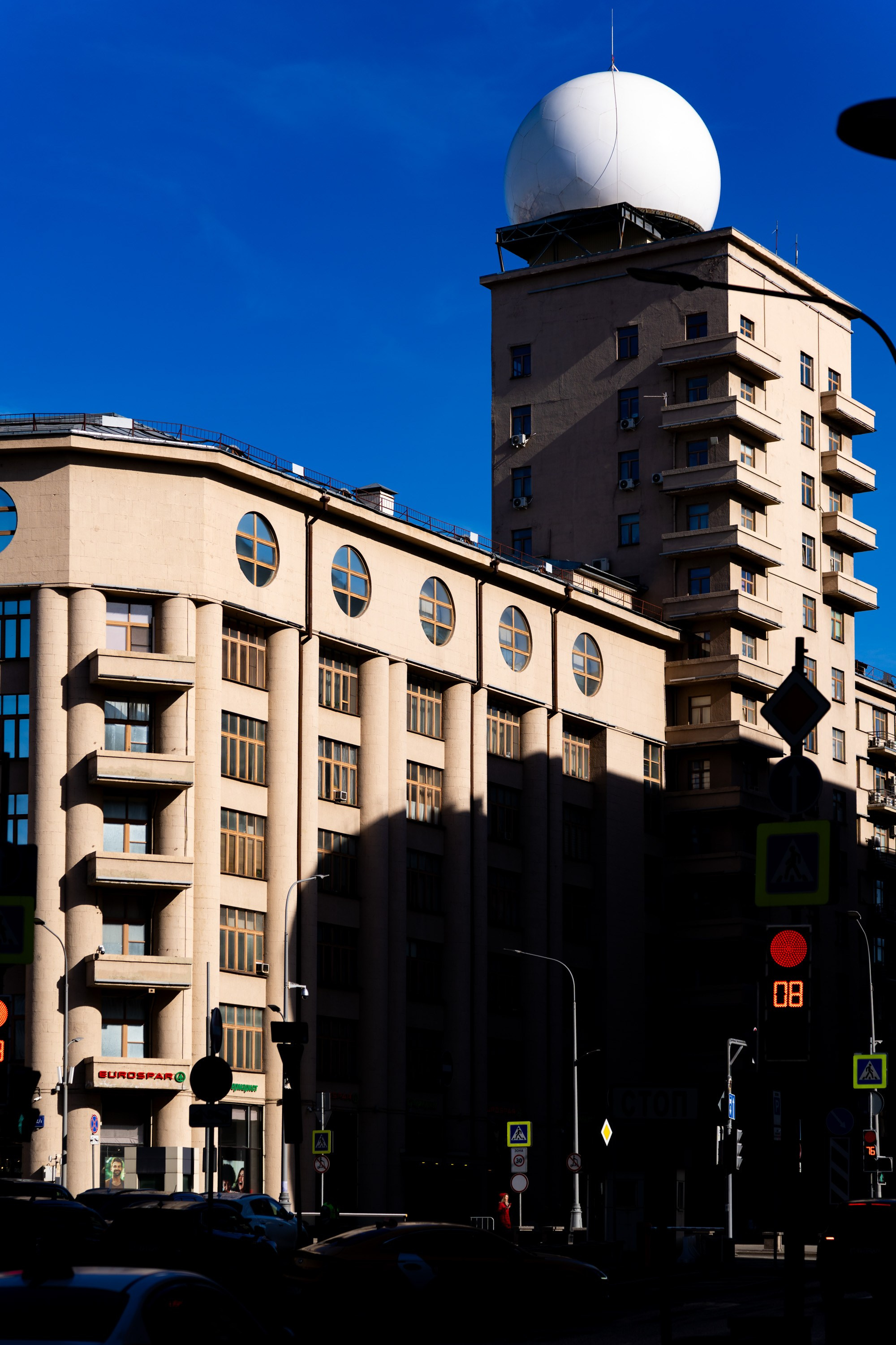 Свет и тень в городе. Фотограф в Москве. Шахабудин