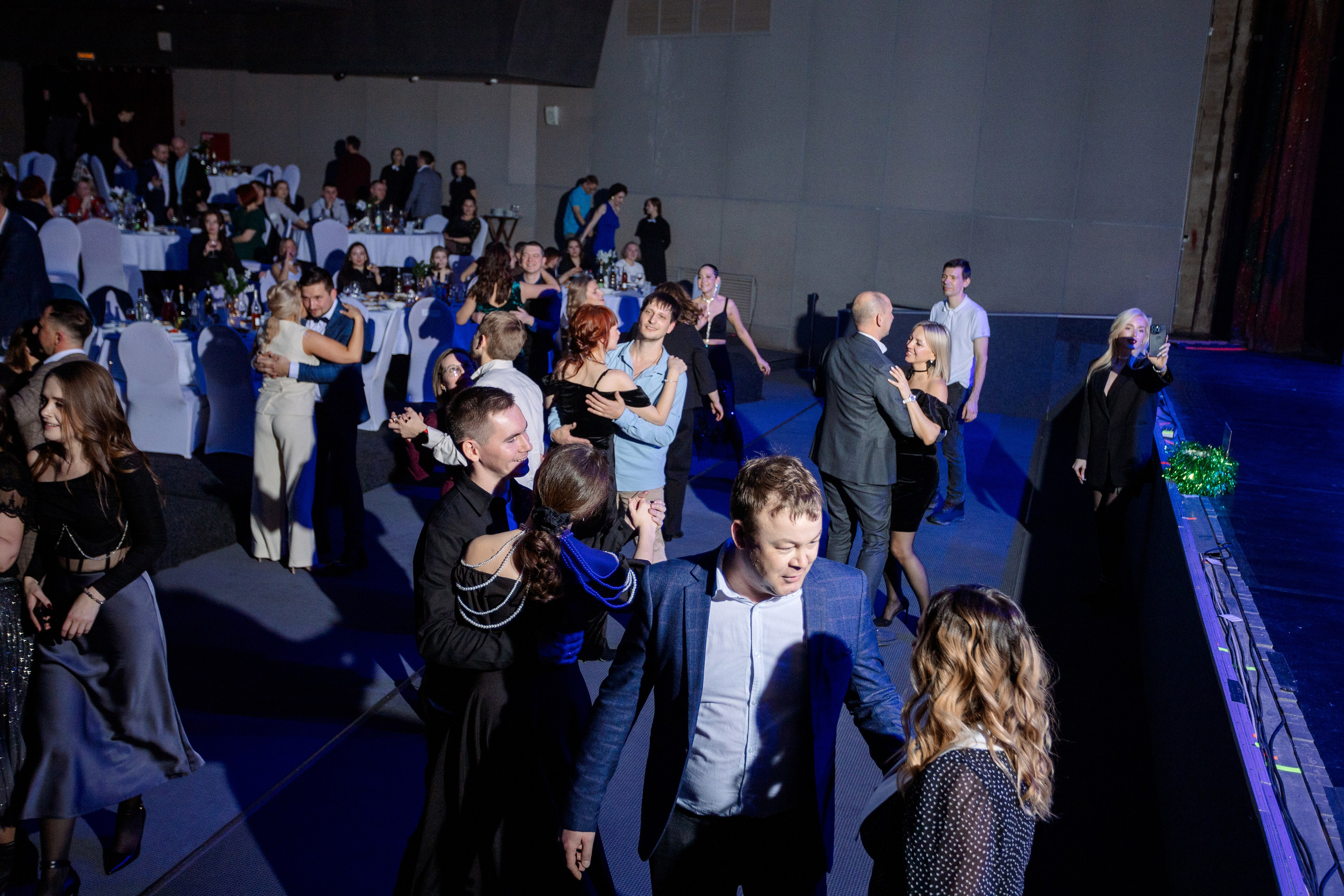 РЕПОРТАЖ: НОВЫЙ ГОД В ДК МЕТАЛЛУРГ. Профессиональный фотограф в Ижевске Леша Петров