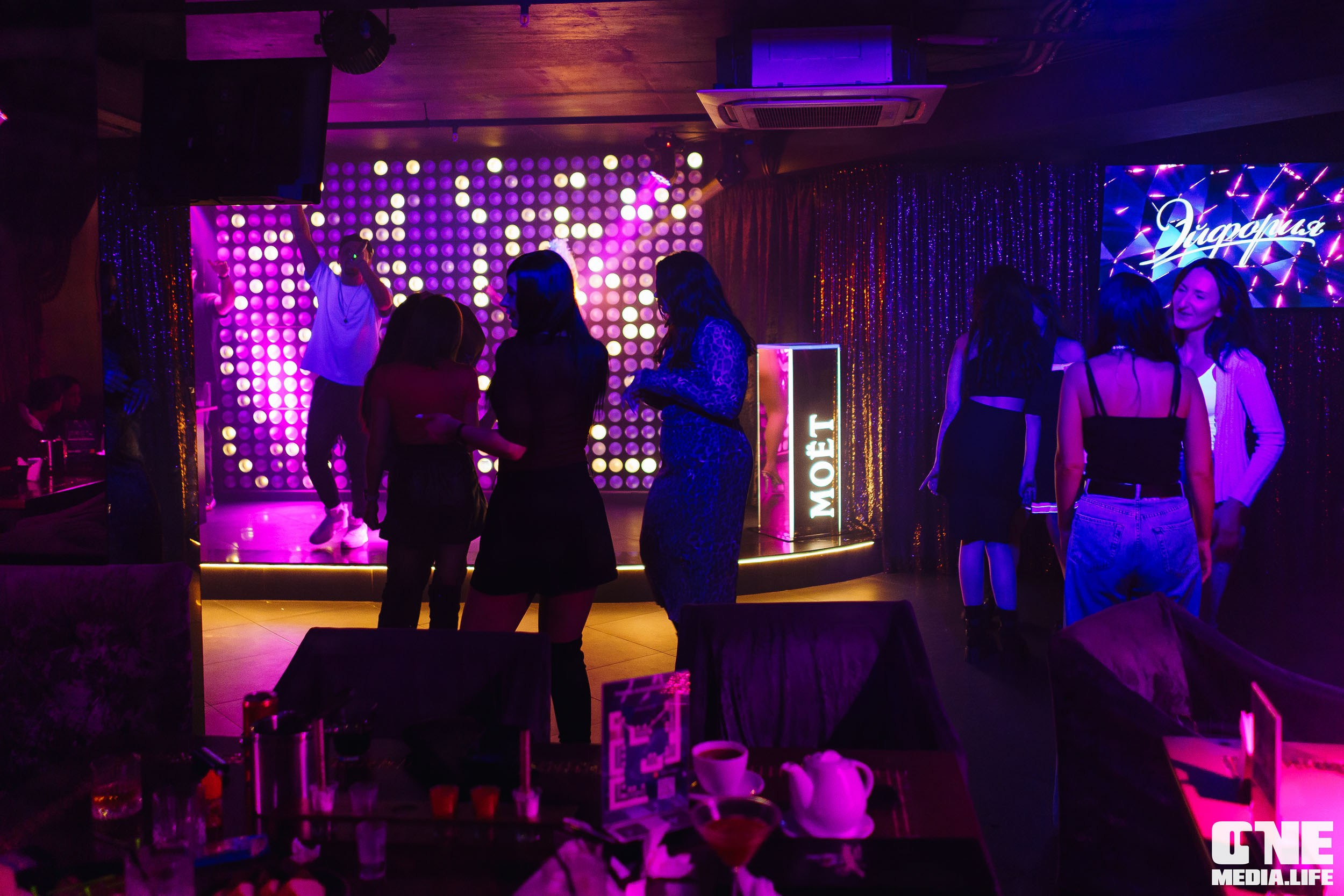 Фоторепортаж из караоке-клуба Эйфория. One Media Life: фоторепортажи, фотоотчеты с мероприятий и заведений