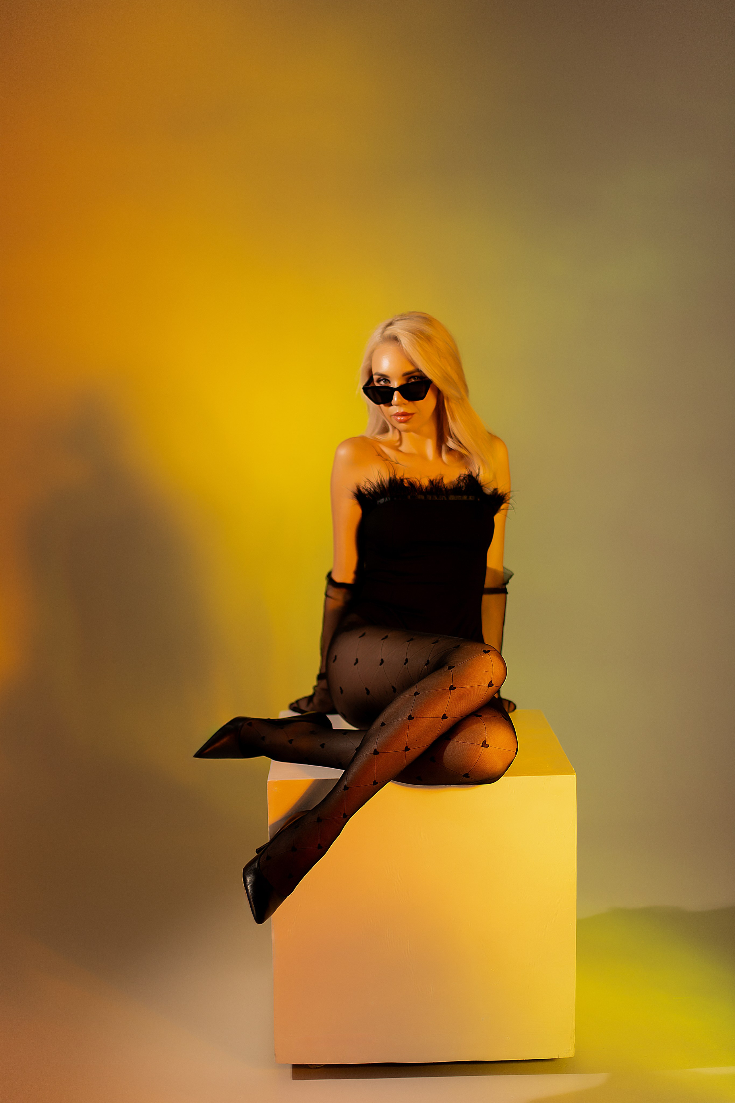 Женский портрет с цветным светом. Семейный и индивидуальный фотограф в Ростове-на-Дону