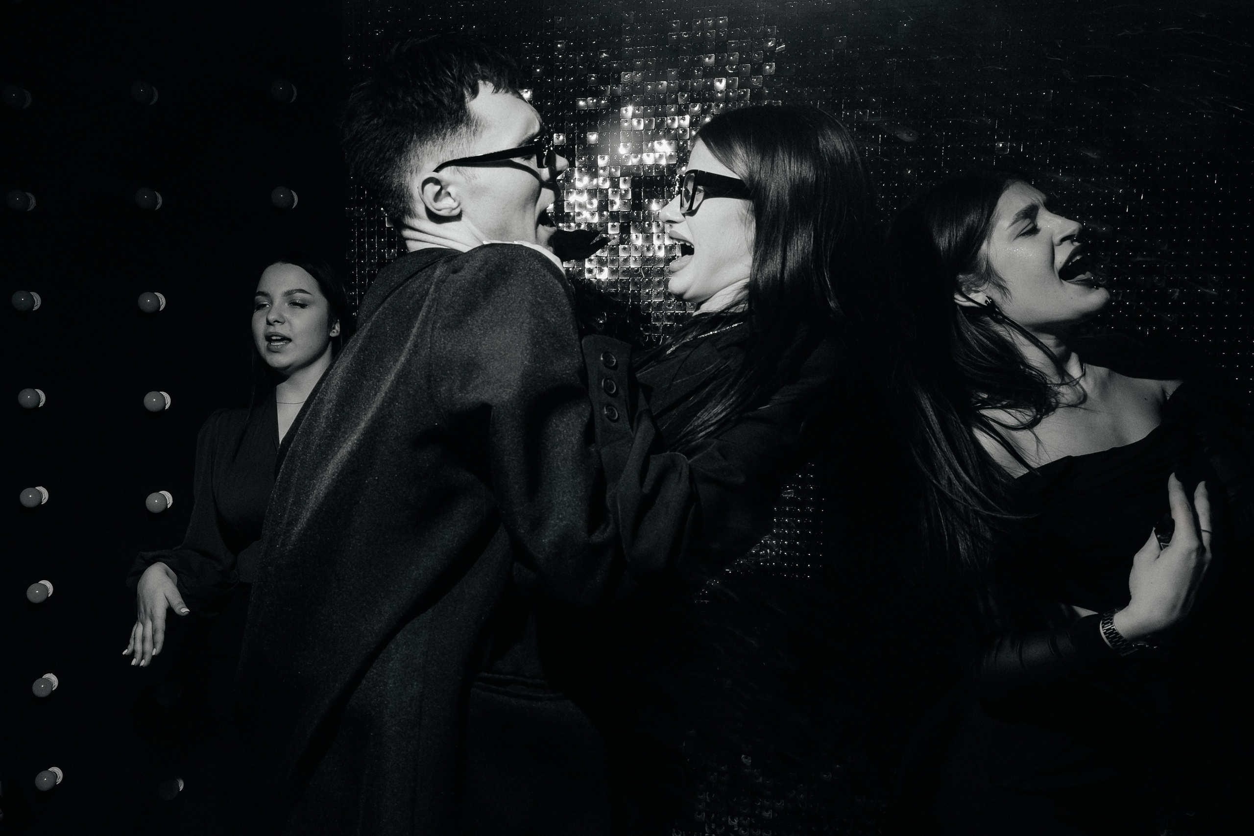 Корпоративная фотосъемка для кафе GARAGE | Новый год 2025 | Минск. Свадебный фотограф в Минске/Беларуси Сергей Спиридонов