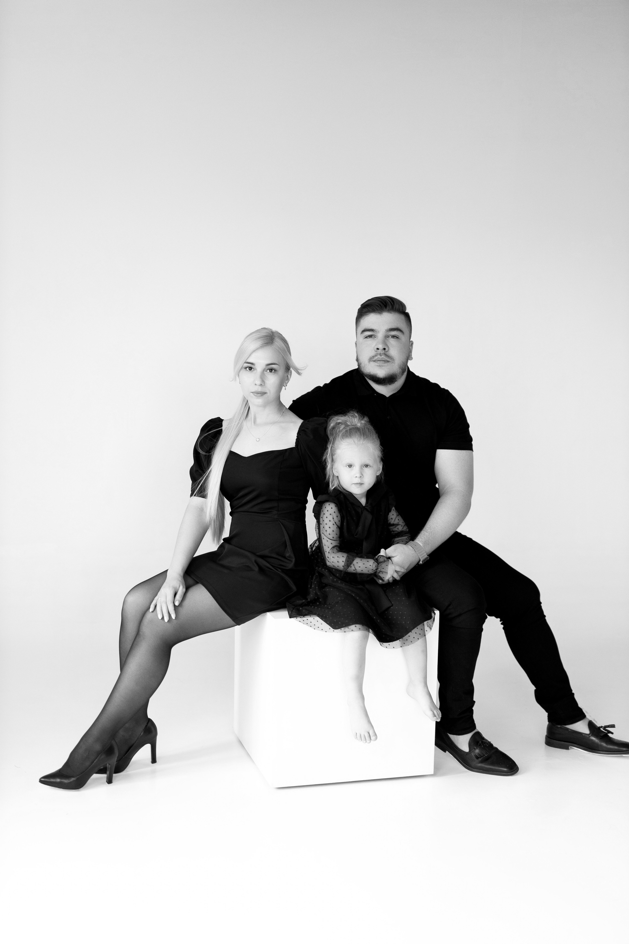 Семейная фотосессия монохром. Свадебный и семейный фотограф в Алматы Алексей Балышев