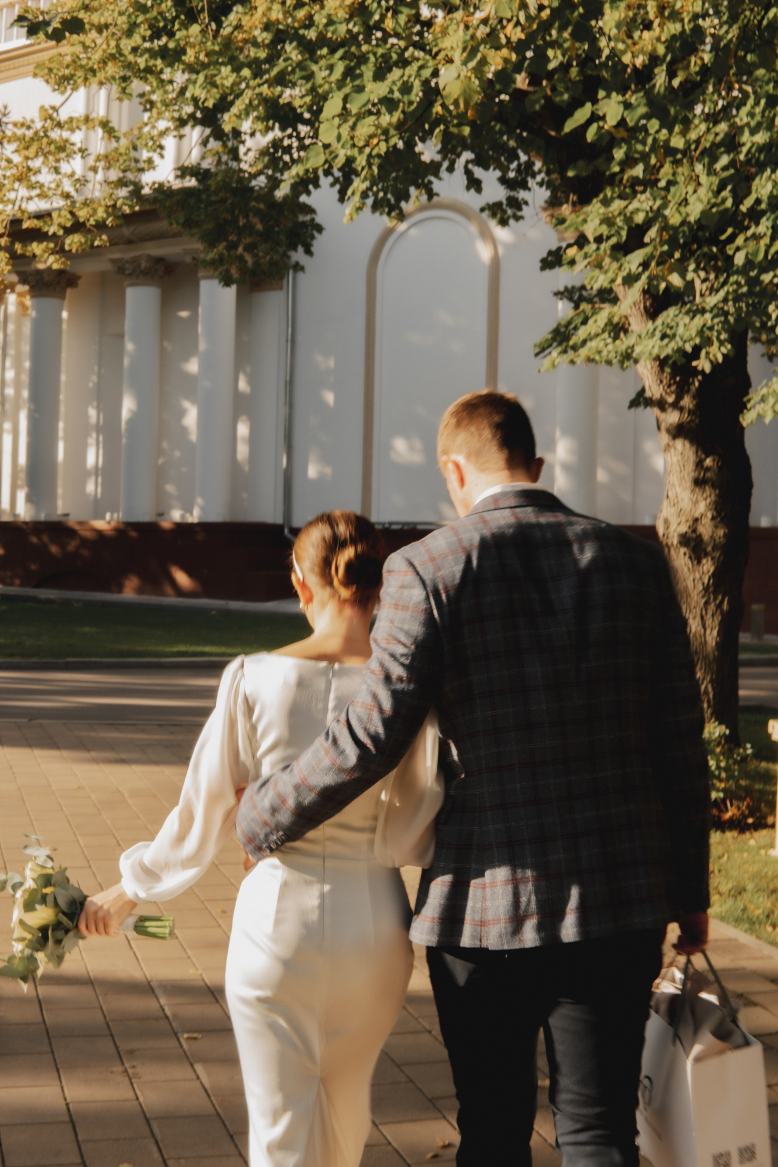 Свадебная прогулка. Мы тонем в лучах нежных объятий. Свадебный и портретный фотограф в Москве, Светлана Янковая