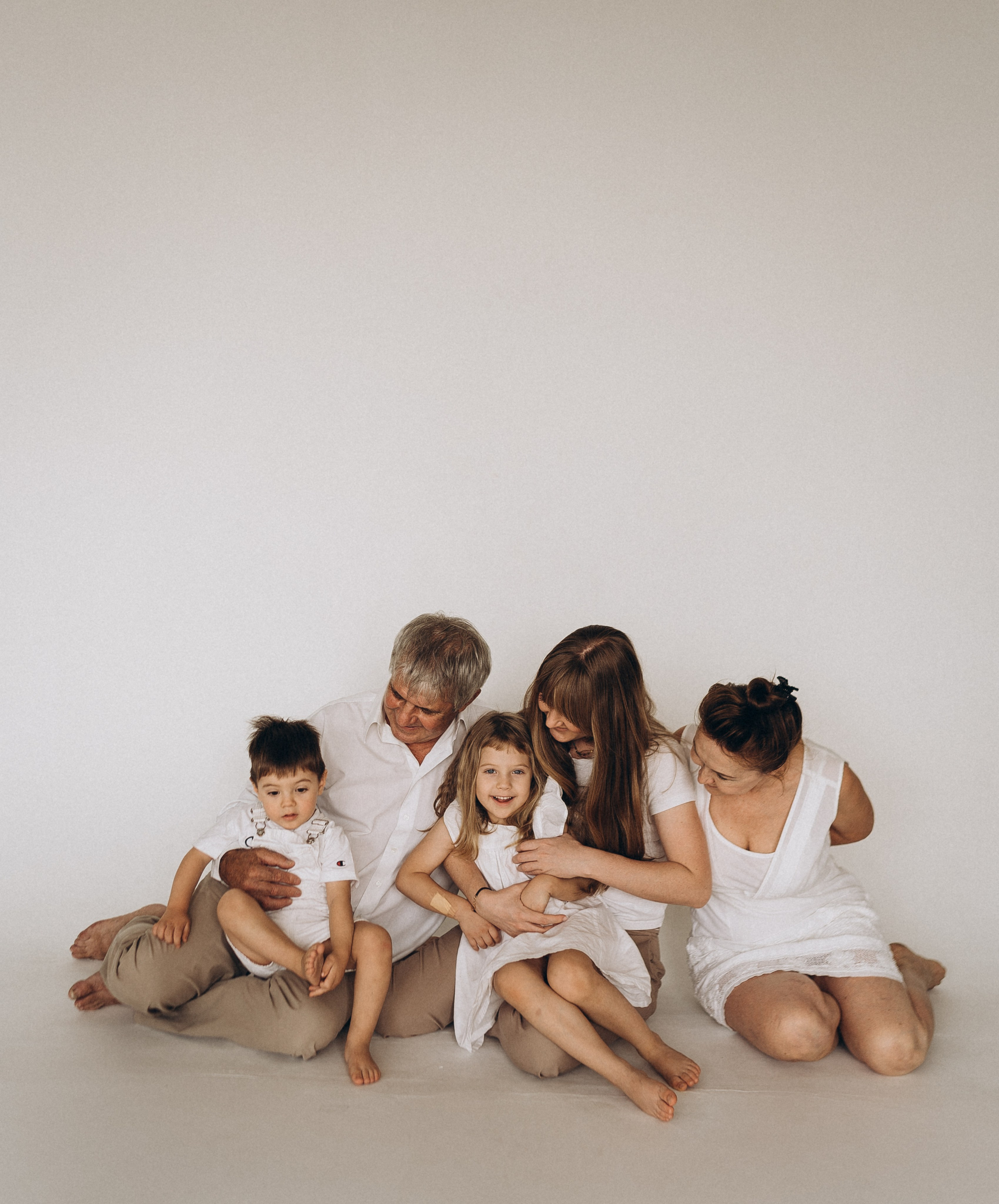 Лиам, Мила, Диана и родители. Семейный и домашний фотограф в Уфе Ирина Гарасюта