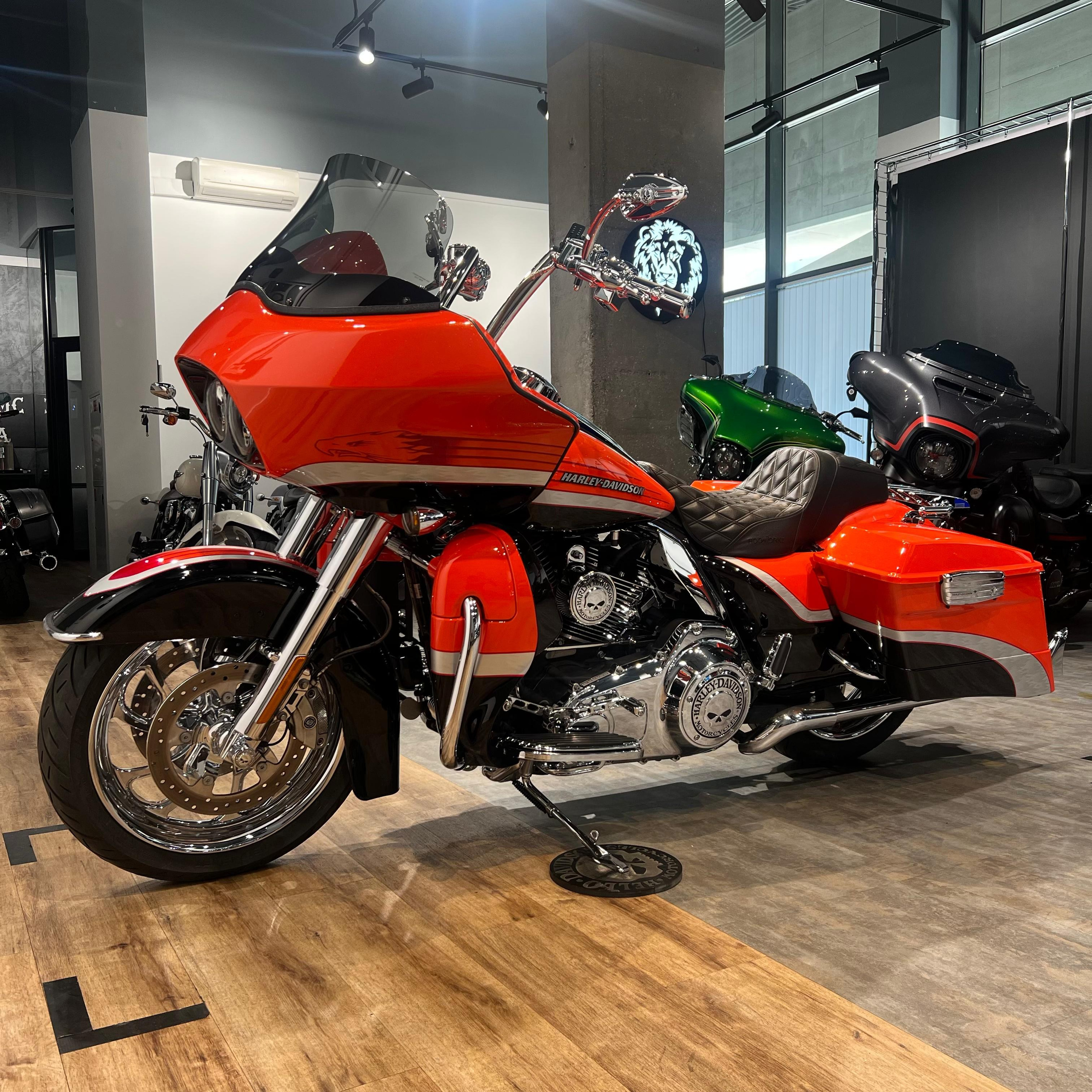 Harley Davidson CVO Road Glide (Electric Orange) (Touring) — купить мотоцикл. Hello Davidson, Москва. Только хорошие мотоциклы…