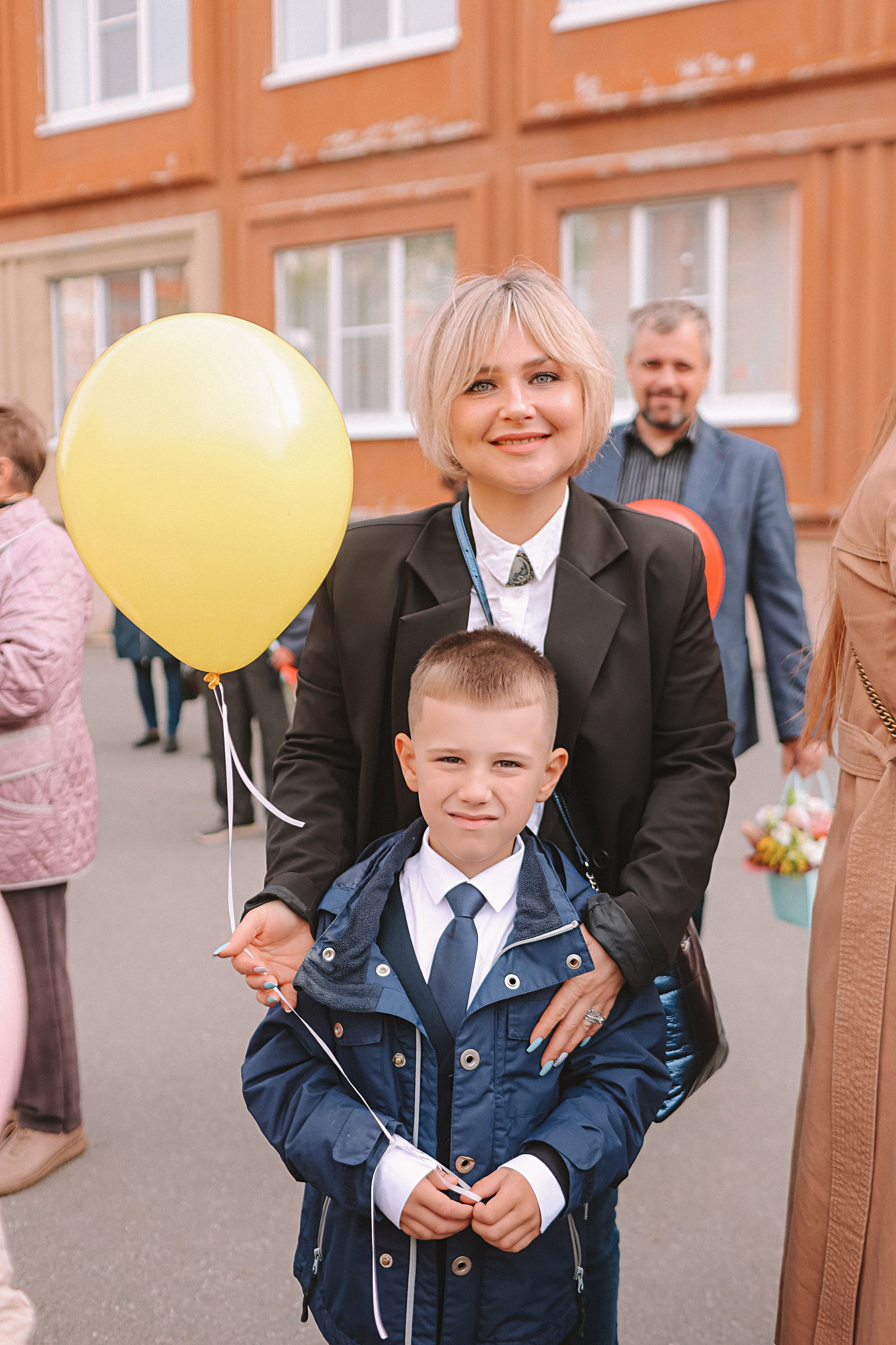 1 сентября линейка+кл час+портреты. Семейный фотограф Тюмень, фотограф на роды Салмина Мария