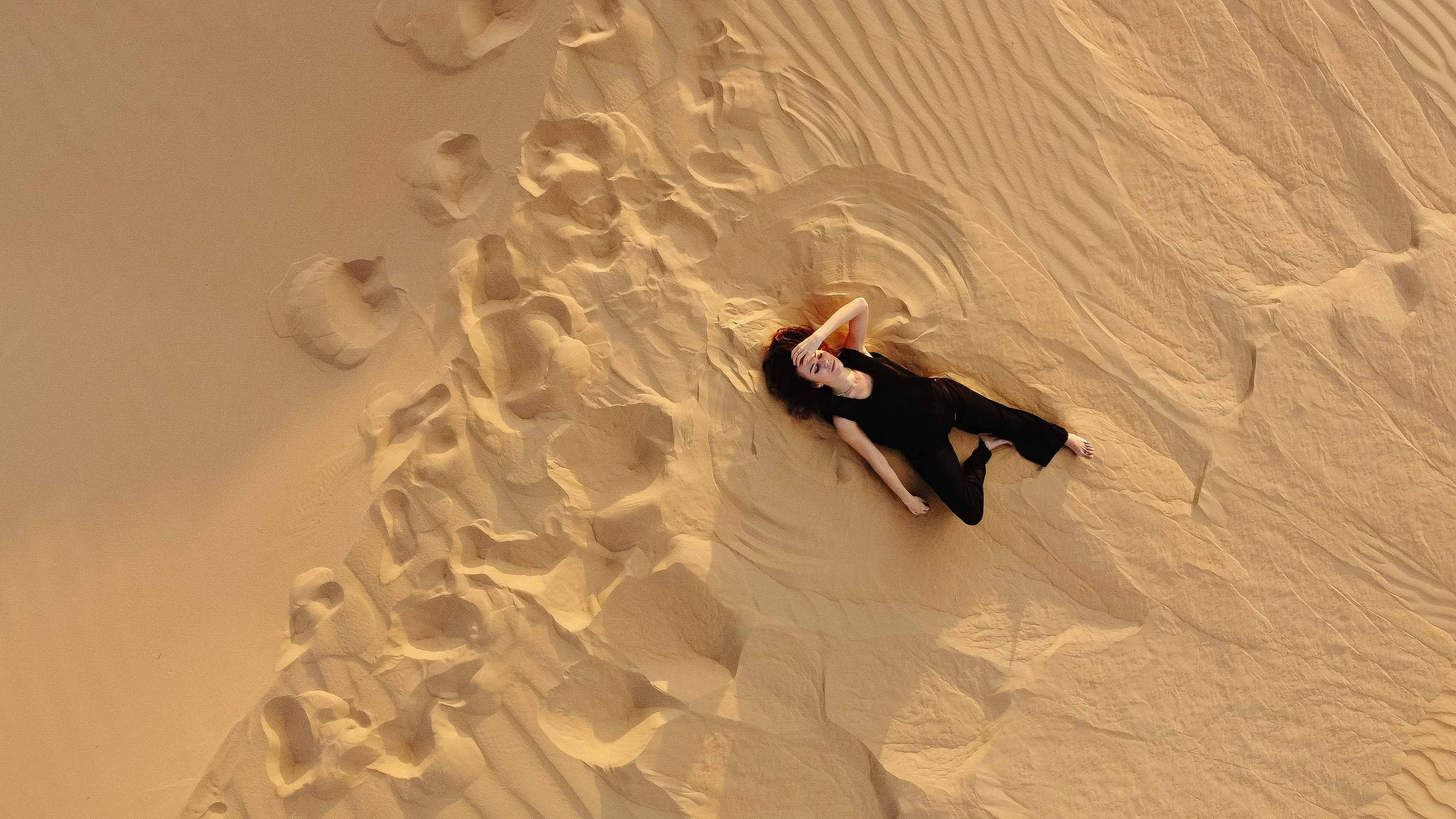 Наташа в пустыне 22 год. Фотограф и видеограф в Москве и Абу Даби Мария Кулагина