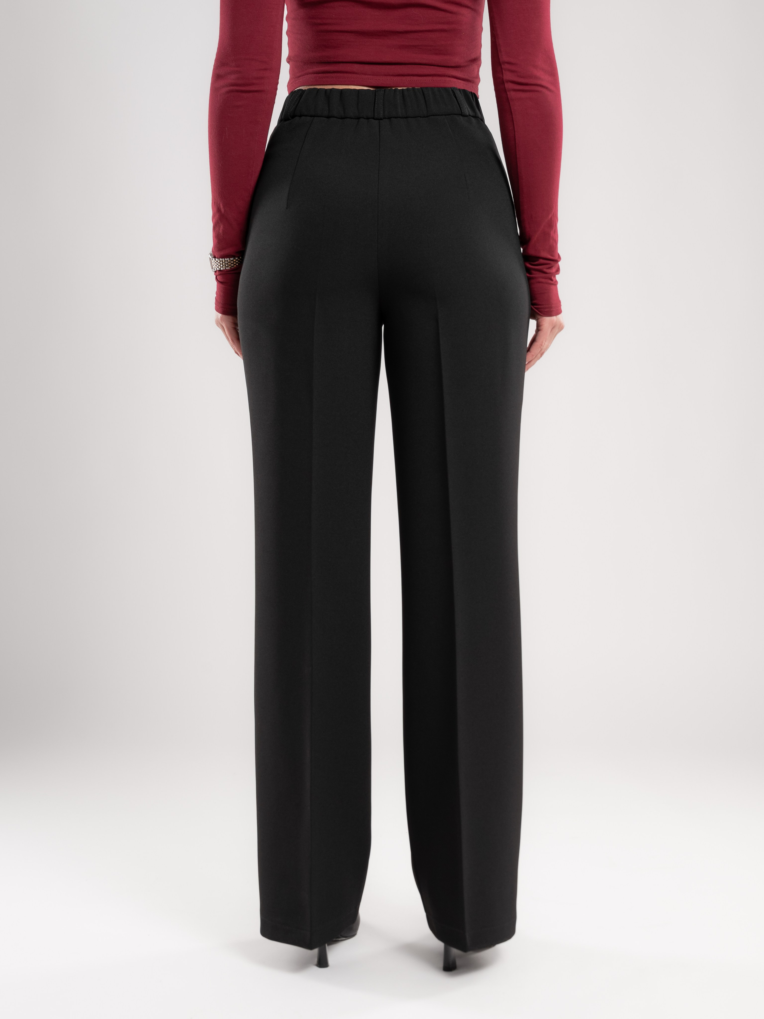 Классические брюки+серый фон. Предметный фотограф, фото для маркетплейсов Пятигорск, КМВ