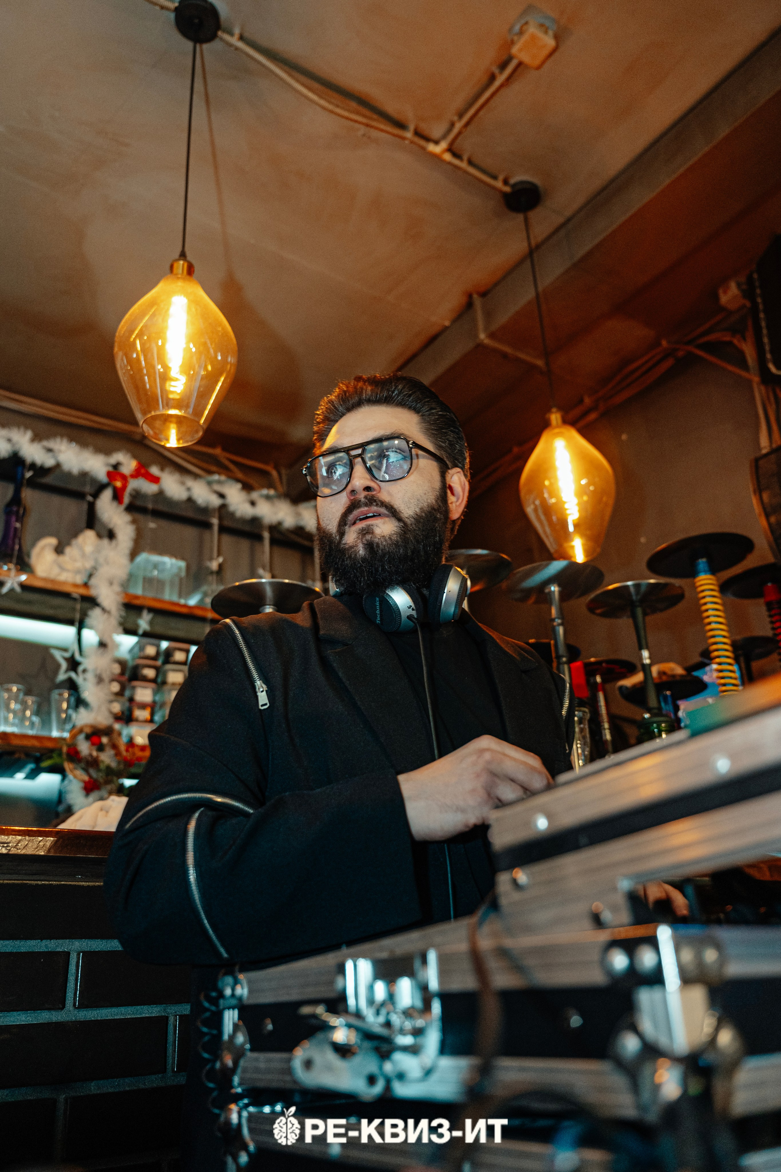 Реквизит — квиз в Зеленодольске и Волжске ZR cafe. Свадебный фотограф в Казани, и Зеленодольске Радик Мухаметов