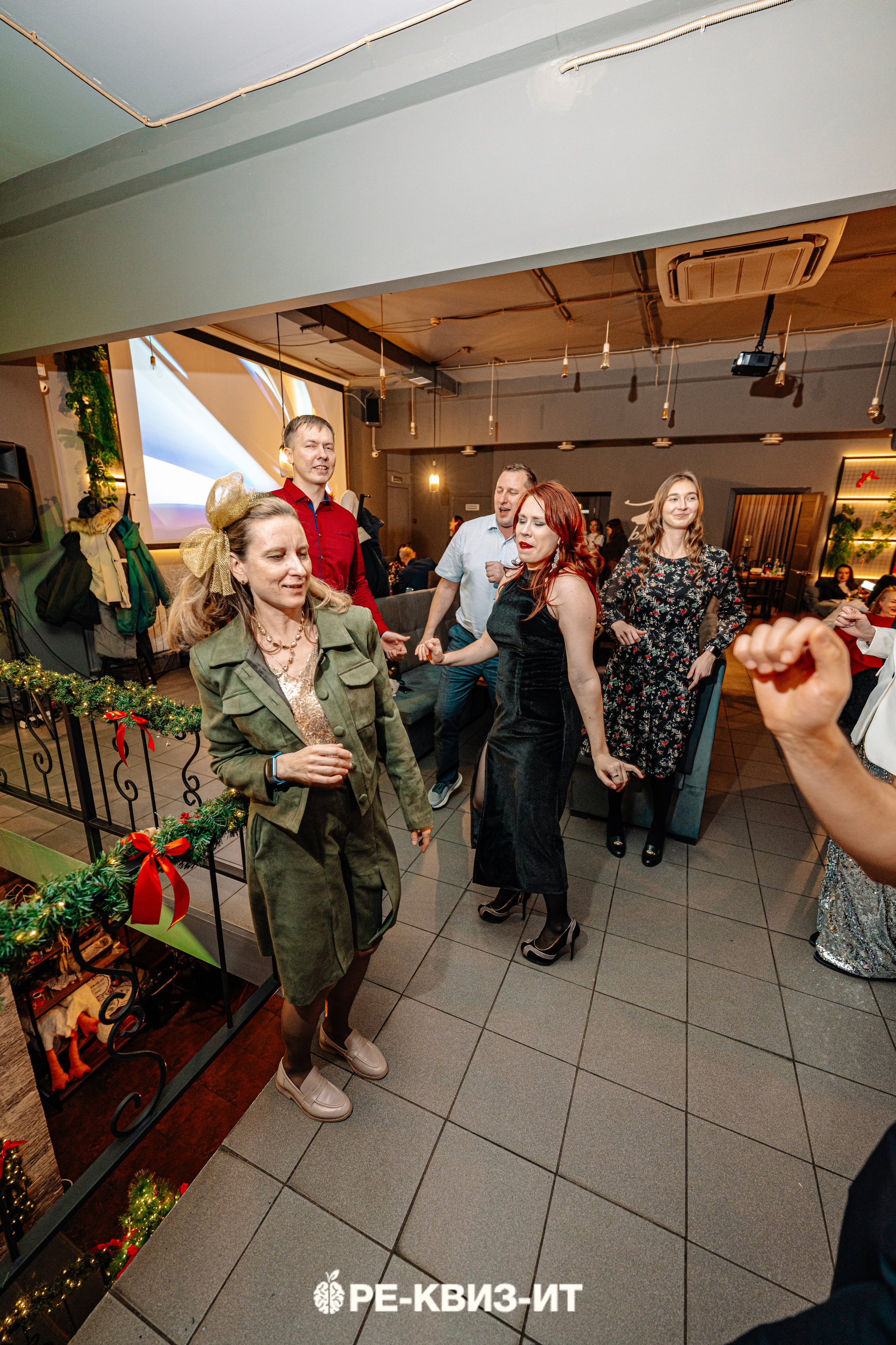 Реквизит — квиз в Зеленодольске и Волжске ZR cafe. Свадебный фотограф в Казани, и Зеленодольске Радик Мухаметов