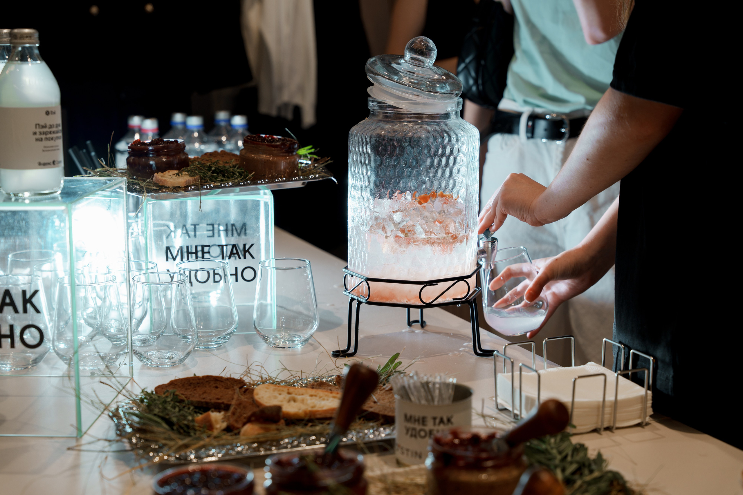 Yandex Pay & OSTIN. Фотограф в Москве и России