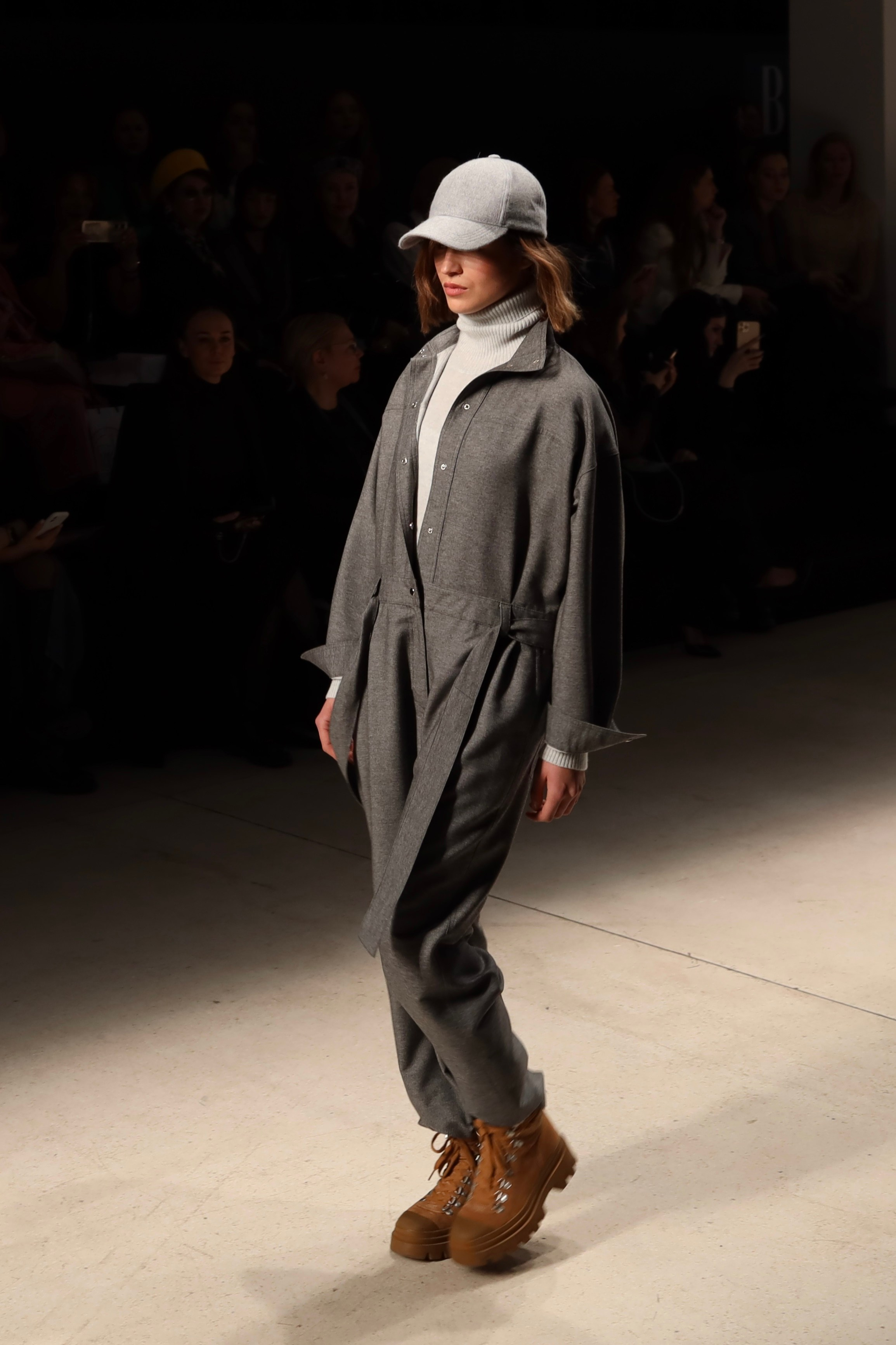 Показ Alpe Cashmere (Москва) — Московская неделя моды 13 марта 2025. Фотосессии и репортаж — Фотограф в Москве — Рина Серёгина