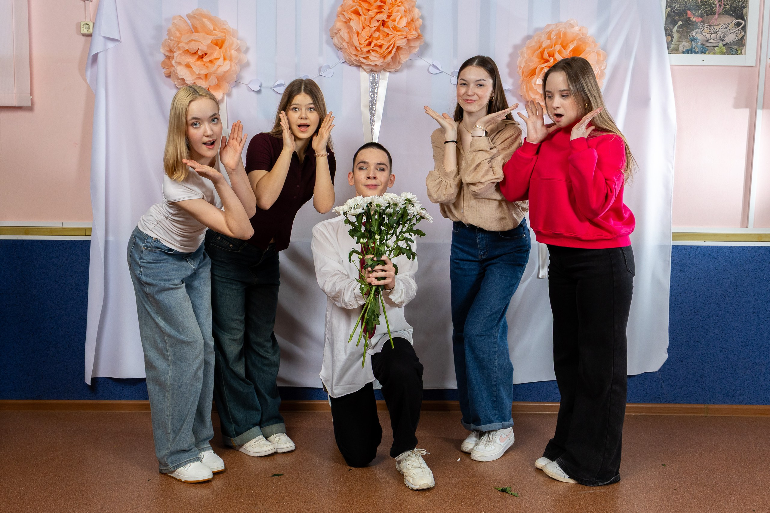 8 марта 2026. Поздравление ребят из 11 класса своих одноклассниц. Главная