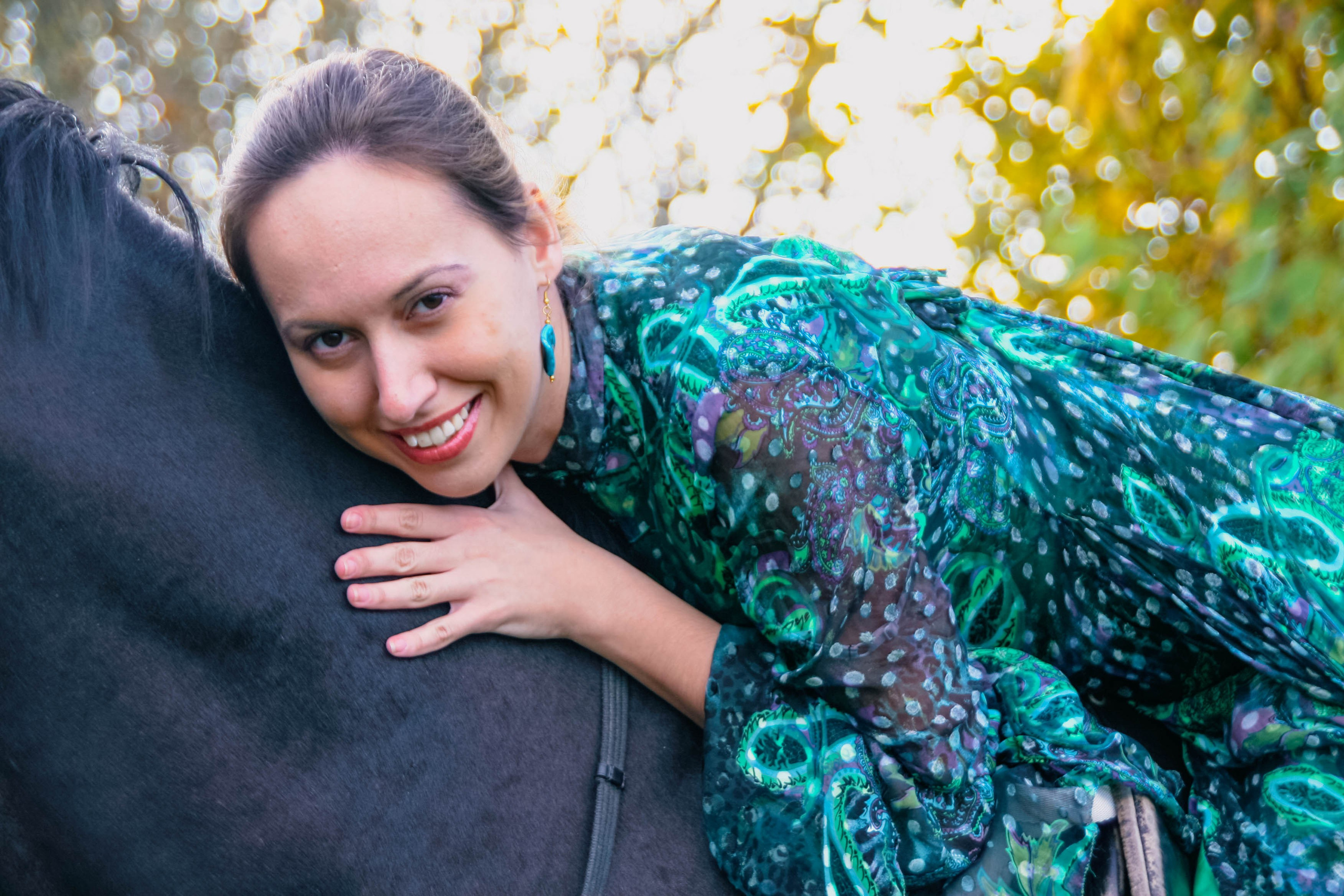 Алёна и Даша на лошади. Фотограф Пермь. Фотосессия в фотостудии Перми и на свежем воздухе