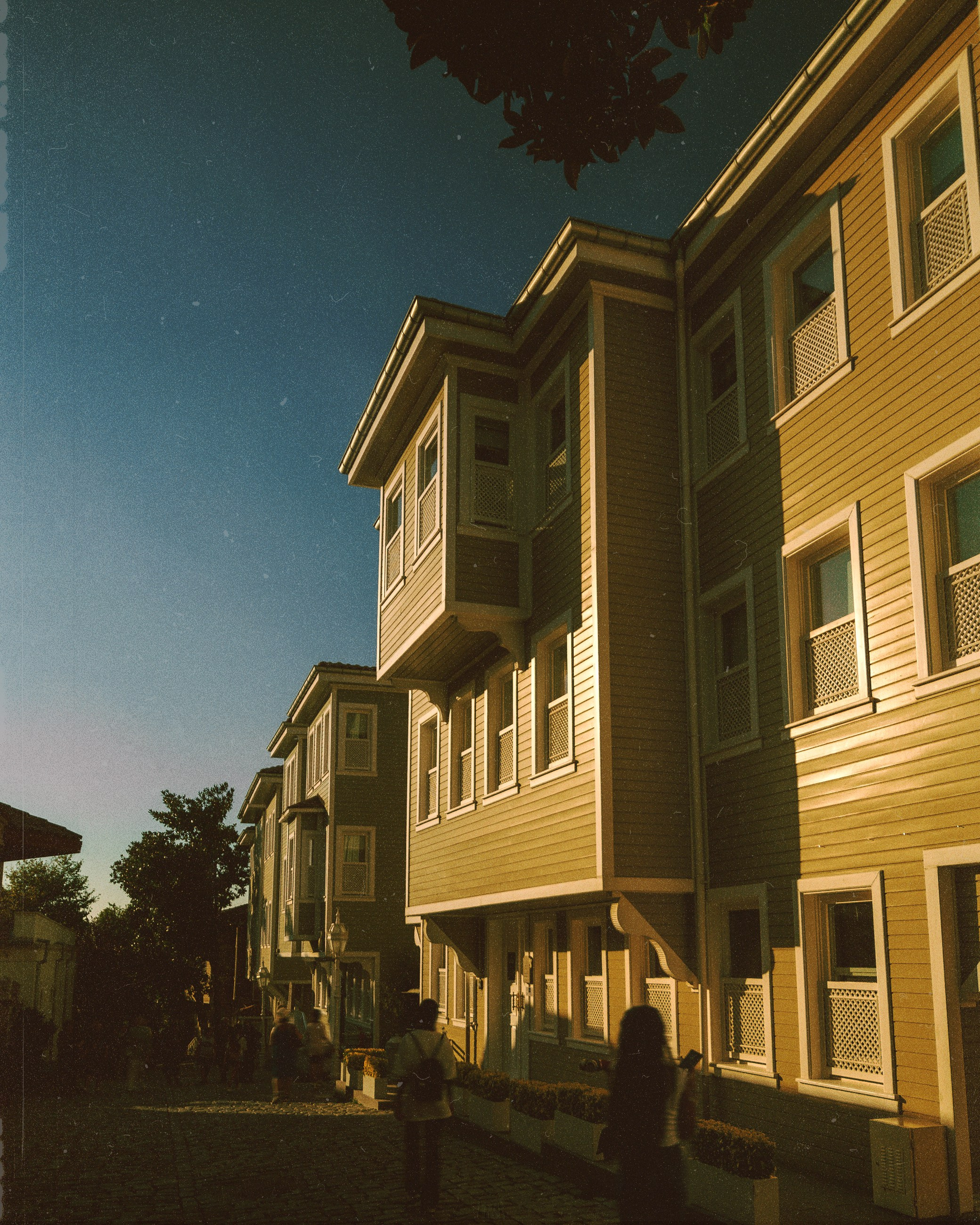 C i t i e s. Your photographer