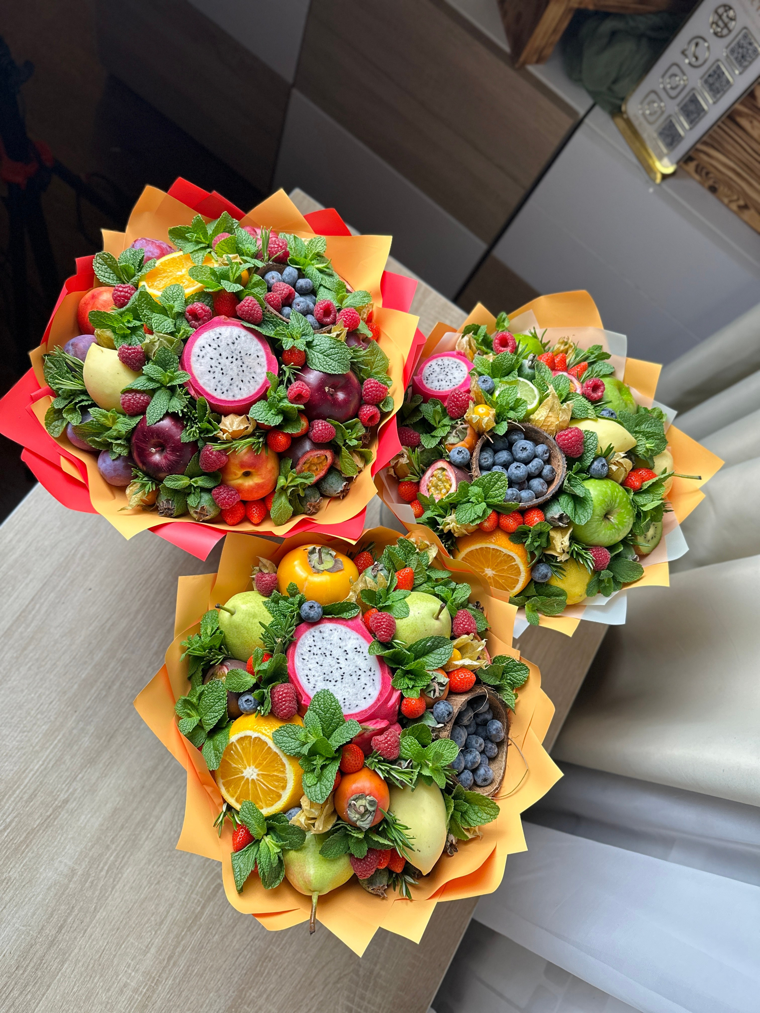 Фруктовые. Выездной кейтеринг, съедобные букеты, торты и сладости на заказ