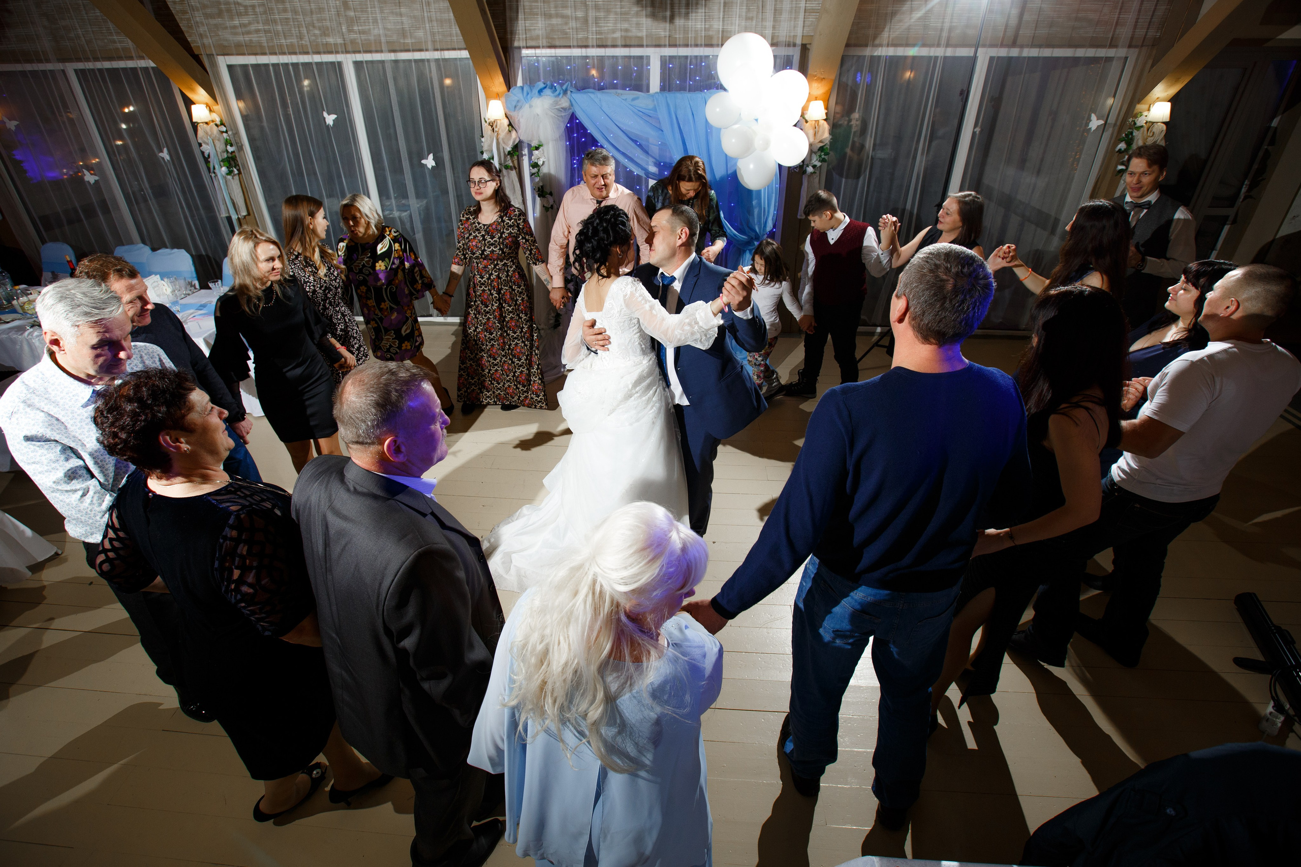 Максим и Виктория. Репортажный Фотограф в Москве Юра Гушан