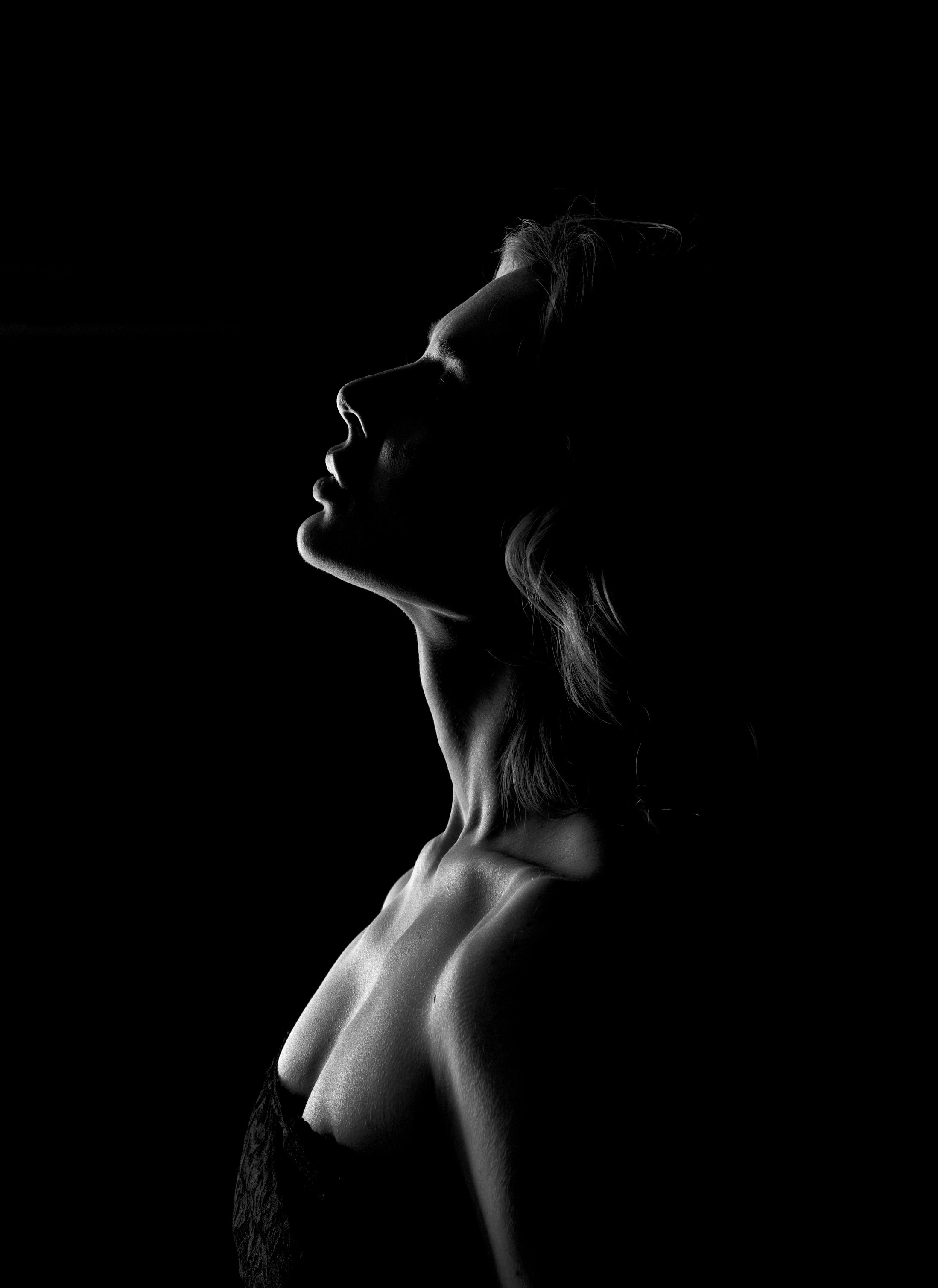 Фотосессия на черном фоне, силуэтная фотосессия. Свадебный и индивидуальный фотограф Аля Мамакова