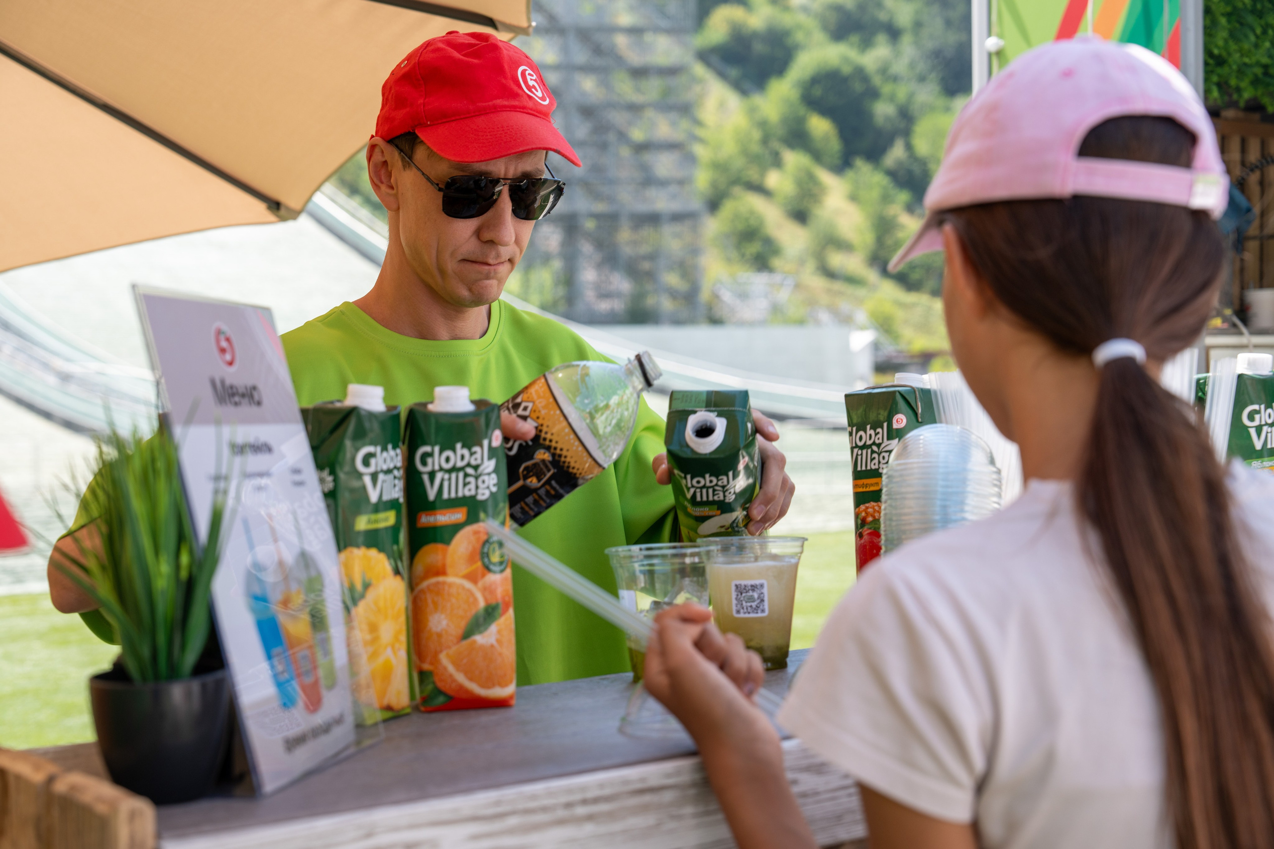 Фотоотчет партнеской интеграции для сети «Пятерочка» на фестивале «Grounded». Репортажный фотограф в Красной Поляне и Сочи Павлюченко Екатерина