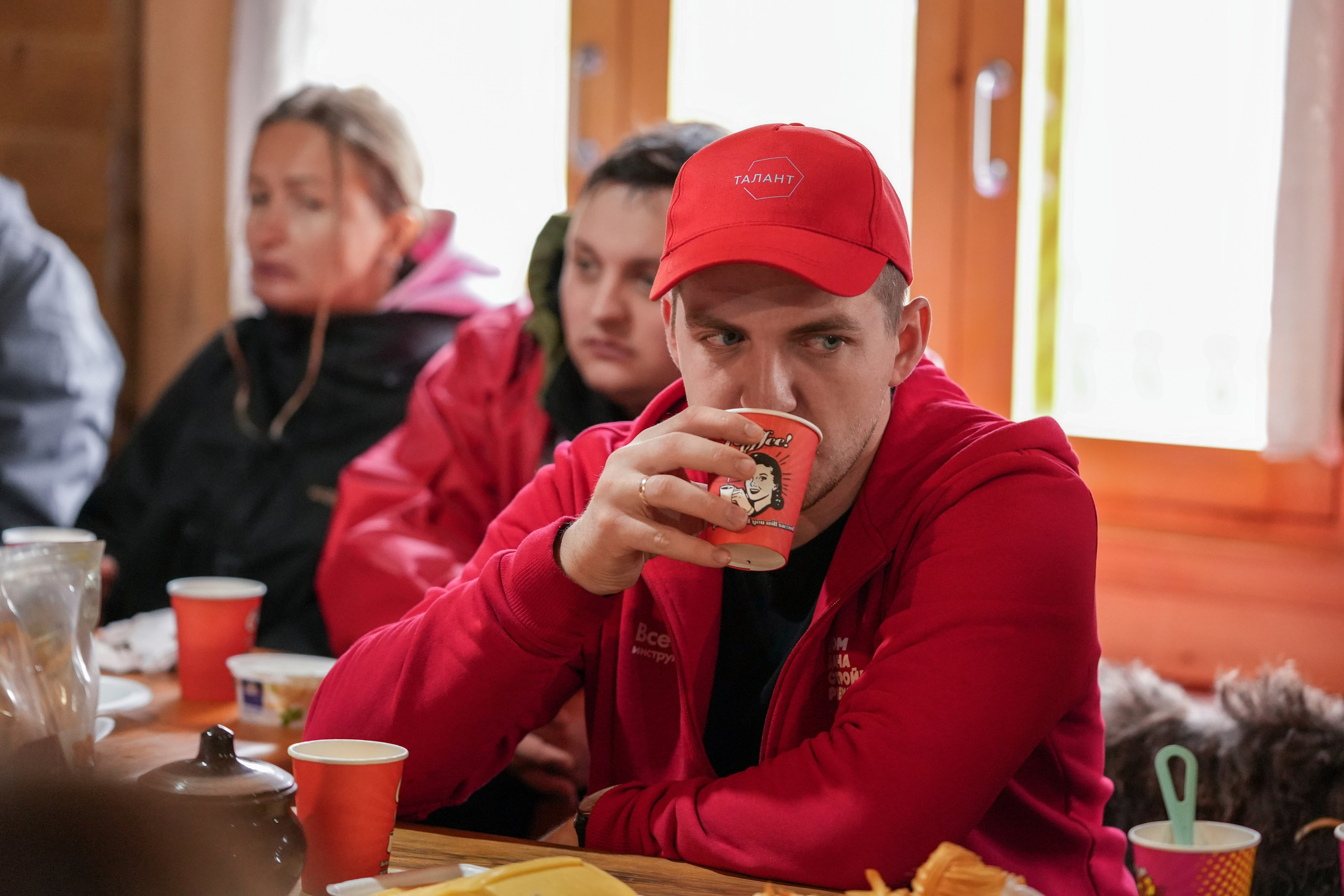 MICE мероприятие — хайкинг на курорте Роза Хутор. Репортажный фотограф в Красной Поляне и Сочи Павлюченко Екатерина