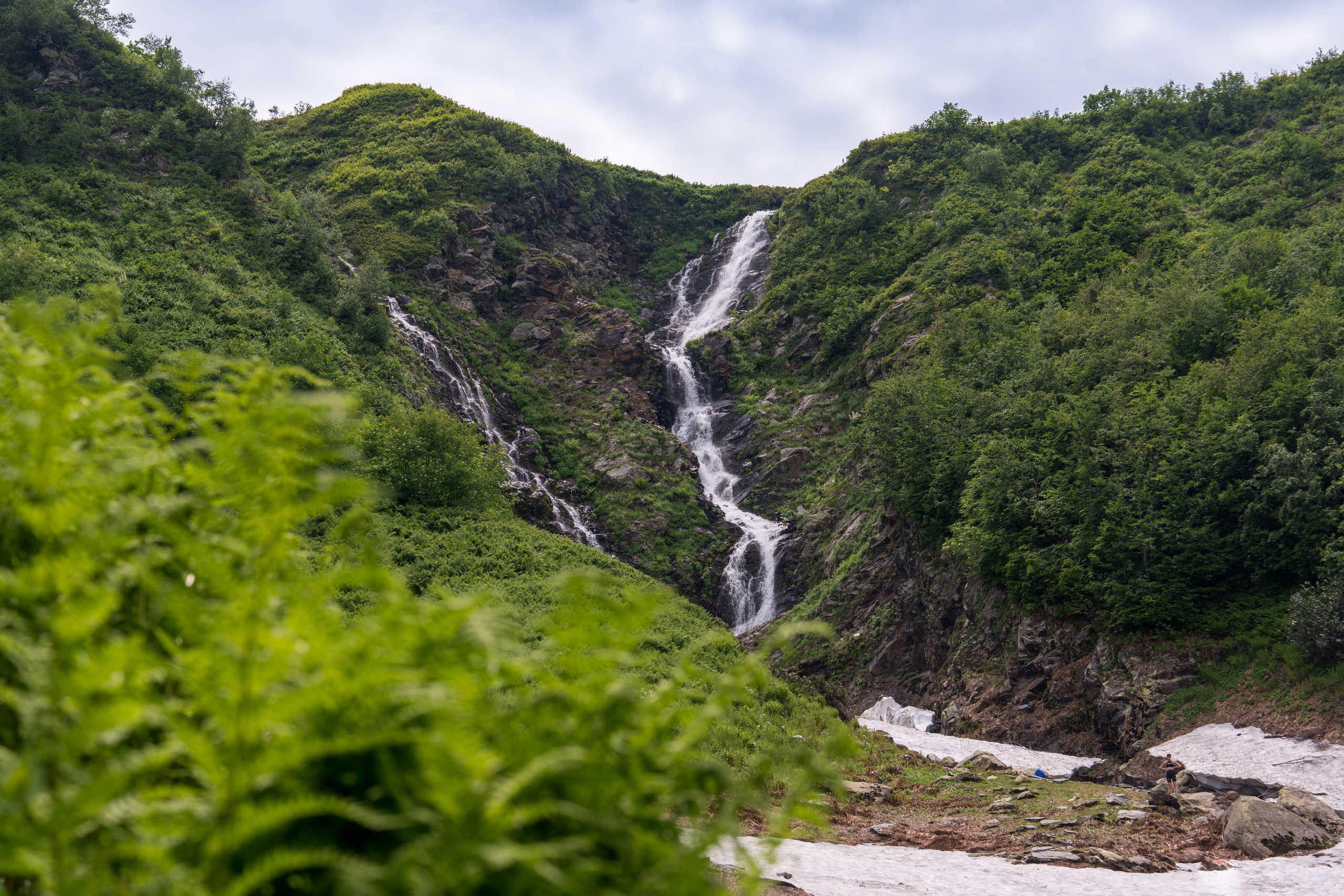 MICE мероприятие для компании «Доставка морем»: хайкинг к Ачипсинским водопадам. Репортажный фотограф в Красной Поляне и Сочи Павлюченко Екатерина