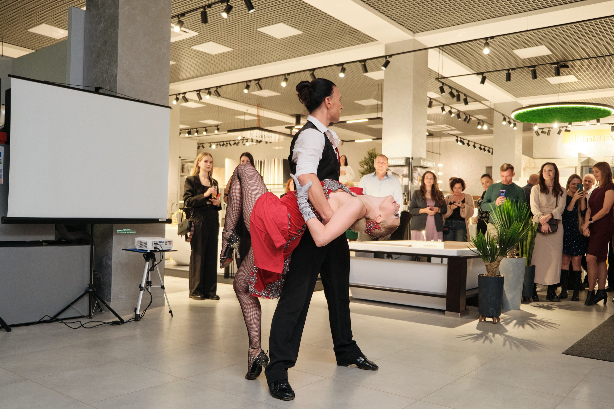 Открытие салона 100 градусов. Антон Ив