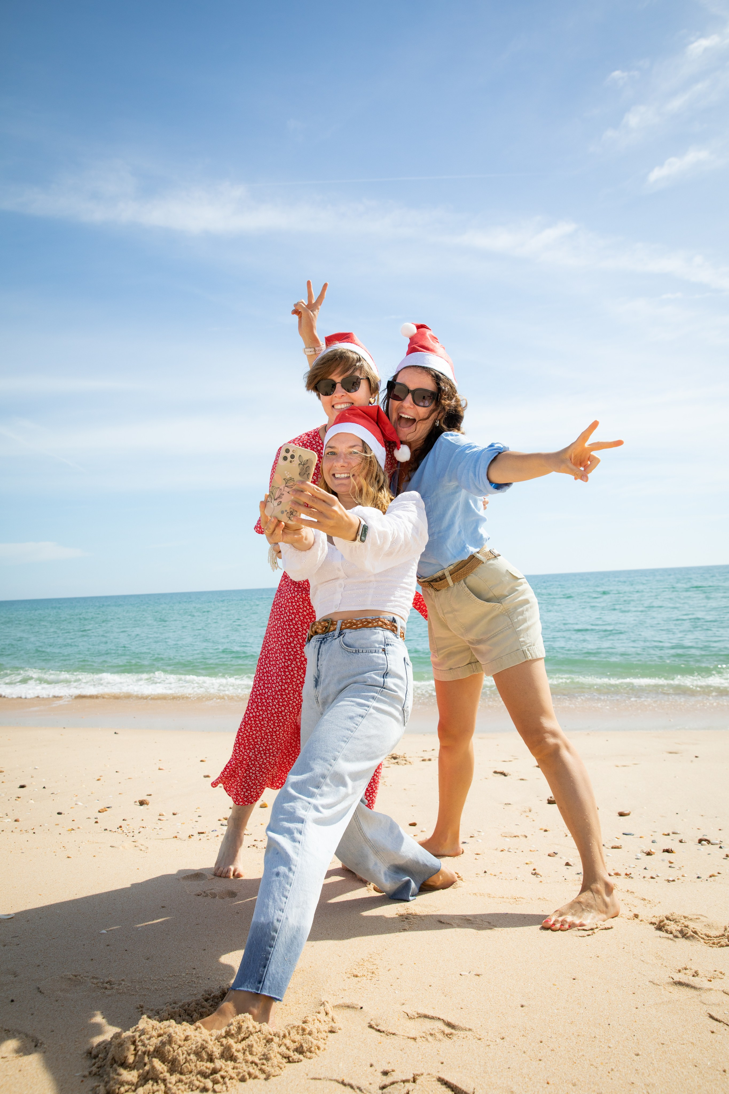 A fun photo shoot for girlfriends on the beautiful Monte Gordo beach. Professional family, children, fashion, event and wedding photographer in Portugal. Oksana Lomnova